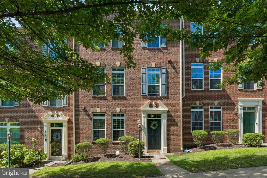 Photo of 2359 Merseyside Drive, WOODBRIDGE, VA 22191 (MLS # VAPW2123004)
