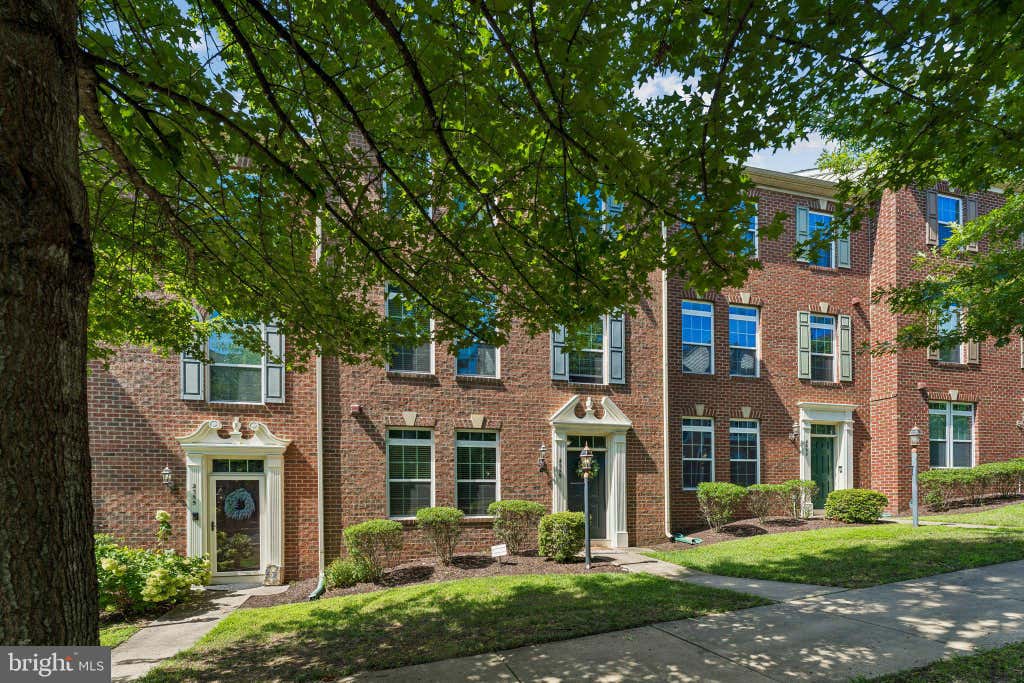 Photo of 2359 Merseyside Drive, WOODBRIDGE, VA 22191 (MLS # VAPW2123004)