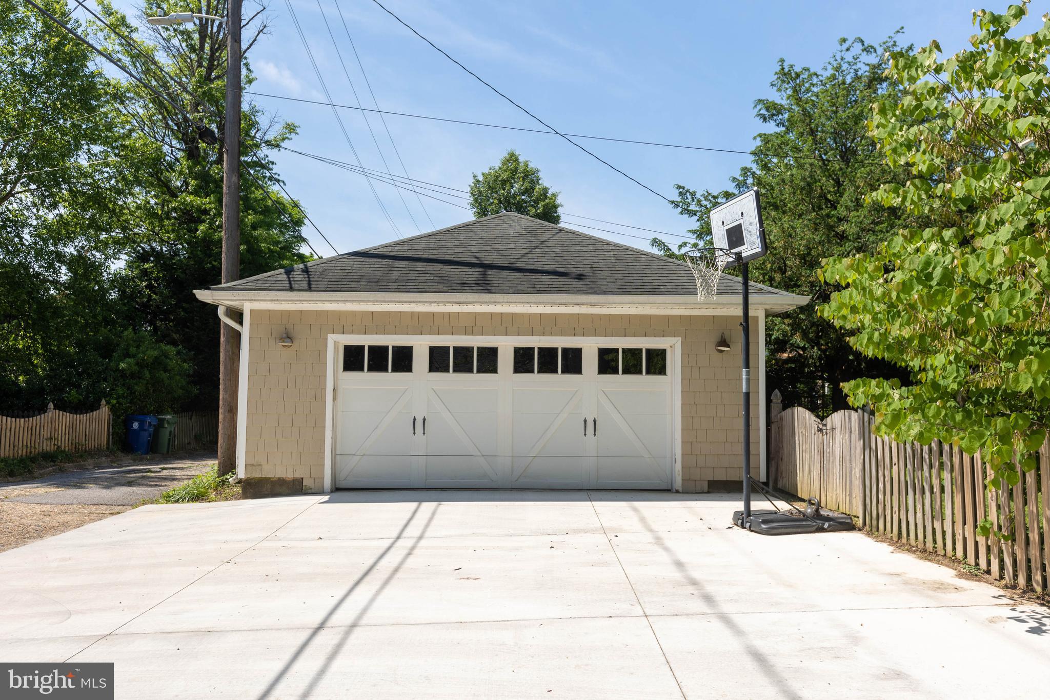 ROLAND PARK - Residential