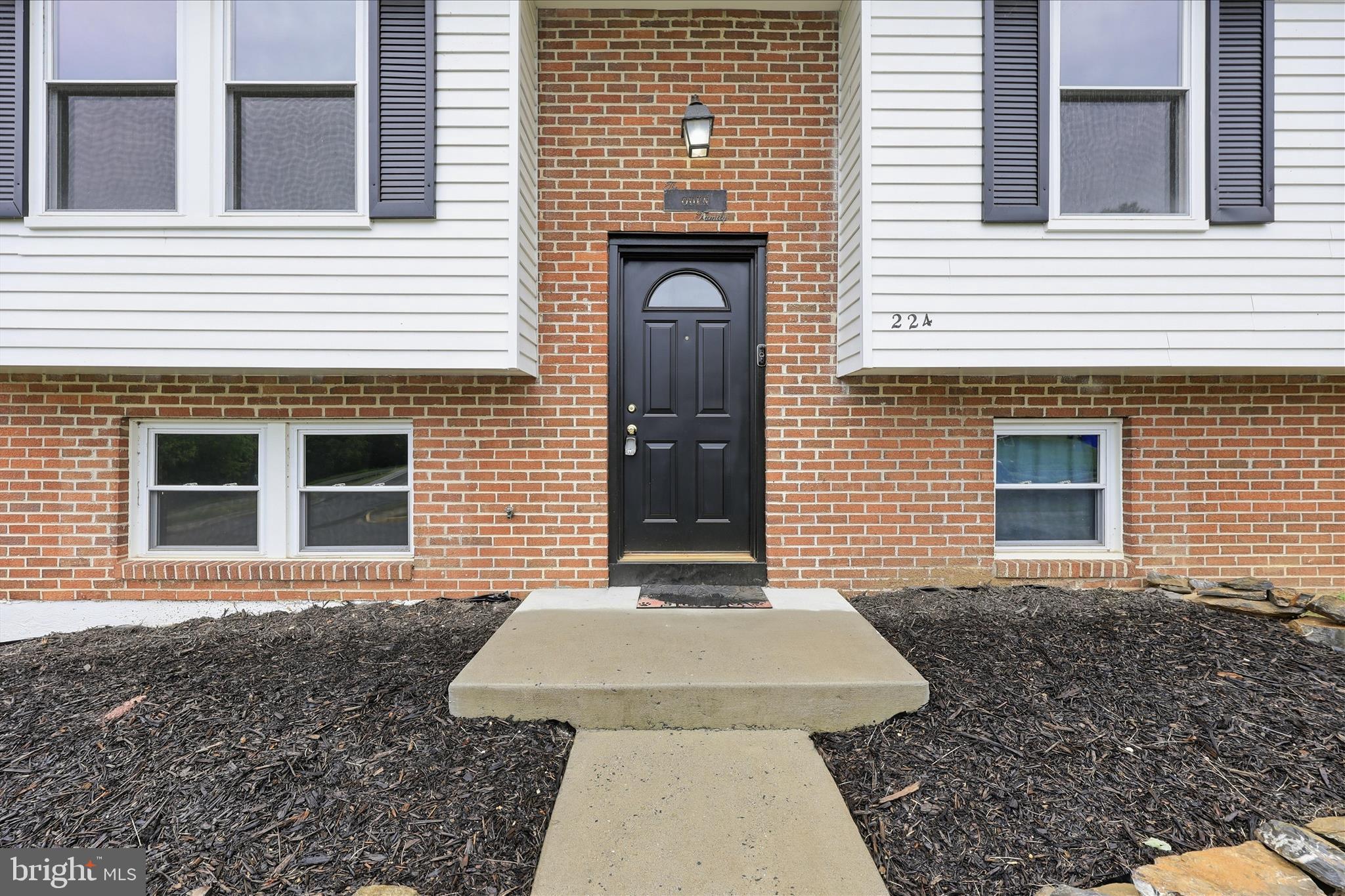 224 TAMARACK WAY