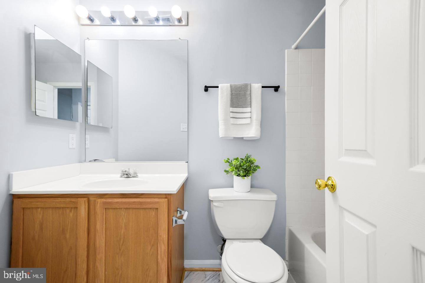 OVERLOOK - Residential Lease