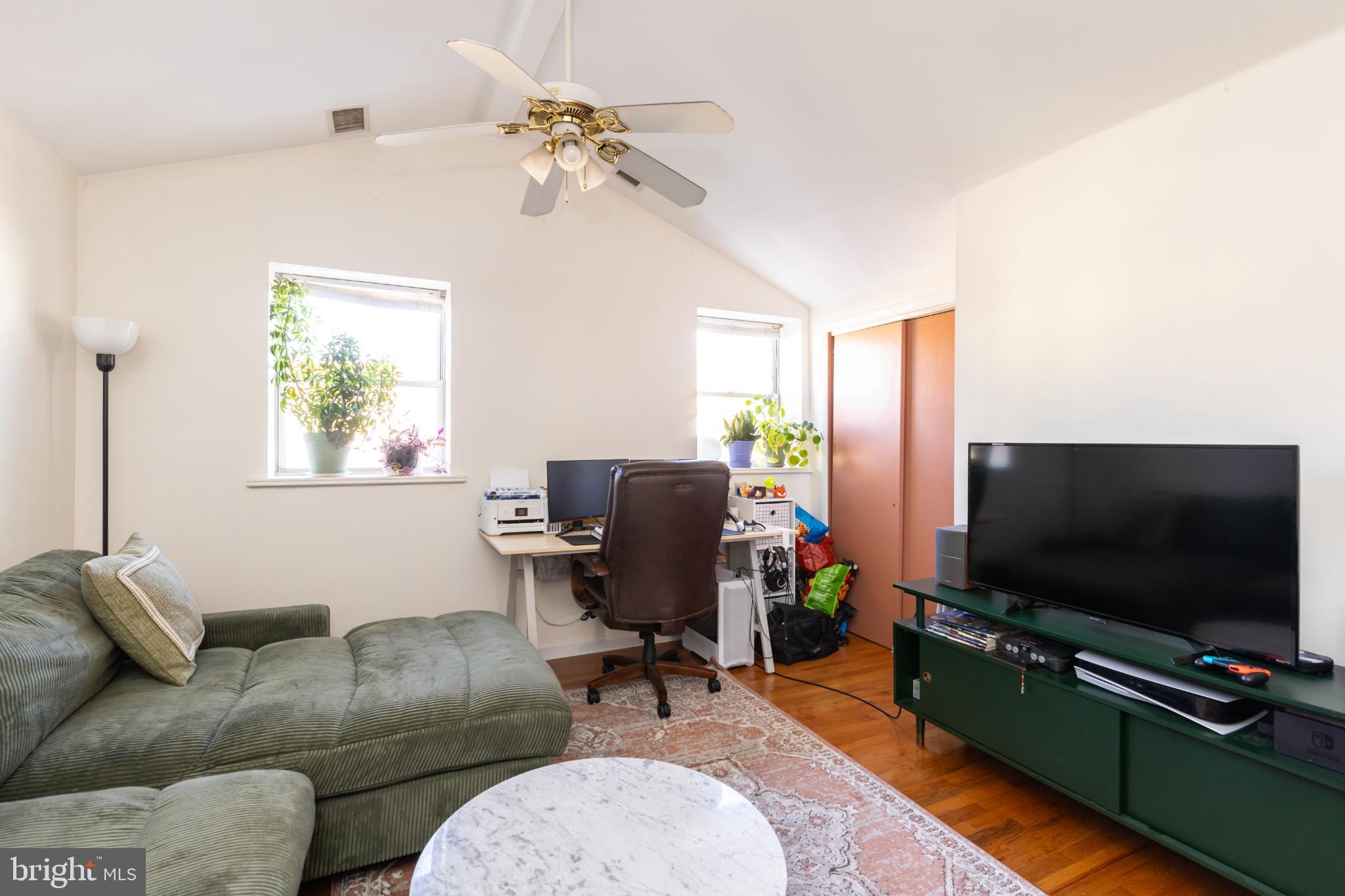 PASSYUNK SQUARE - Residential Income