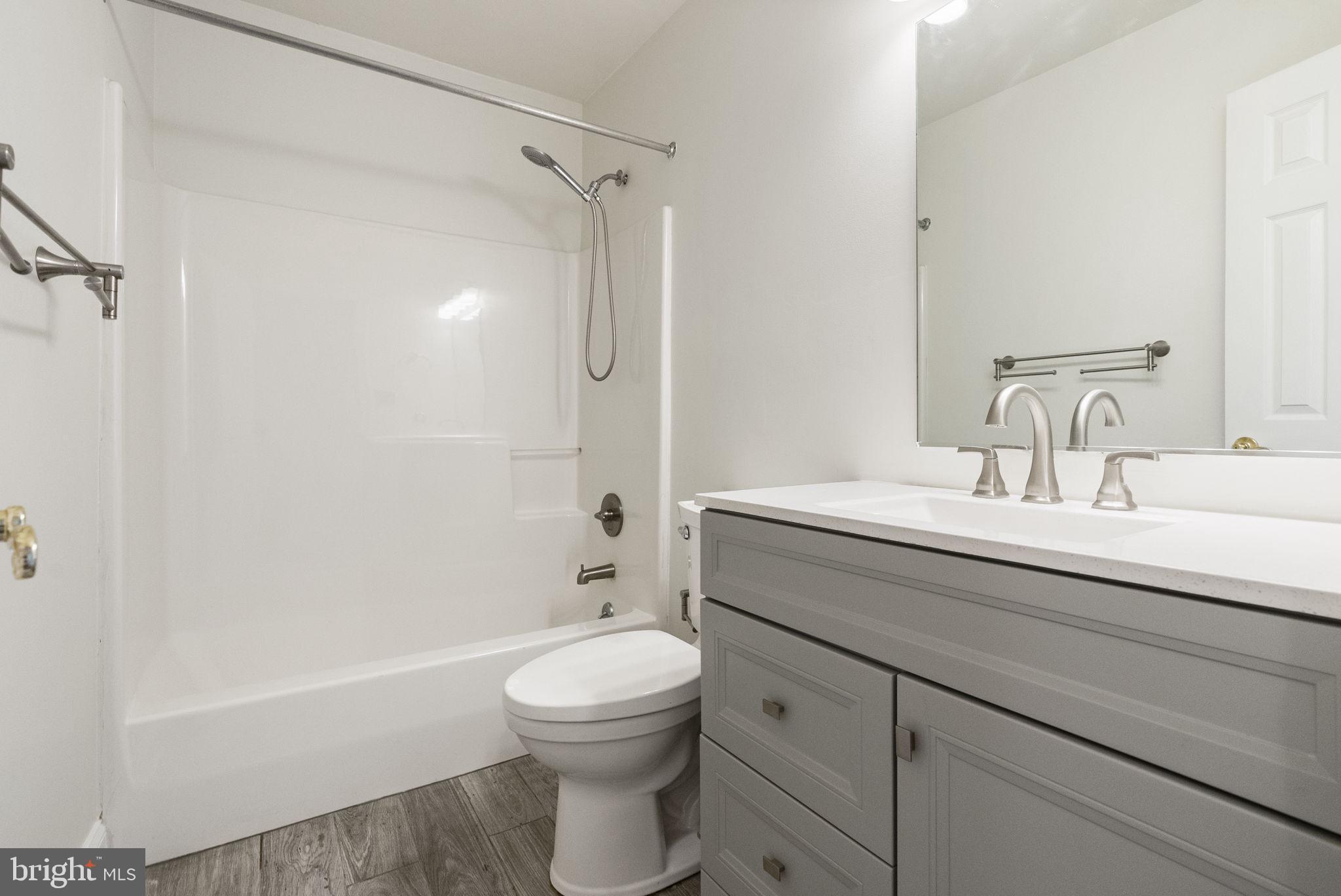 HAMILTON CT - Residential