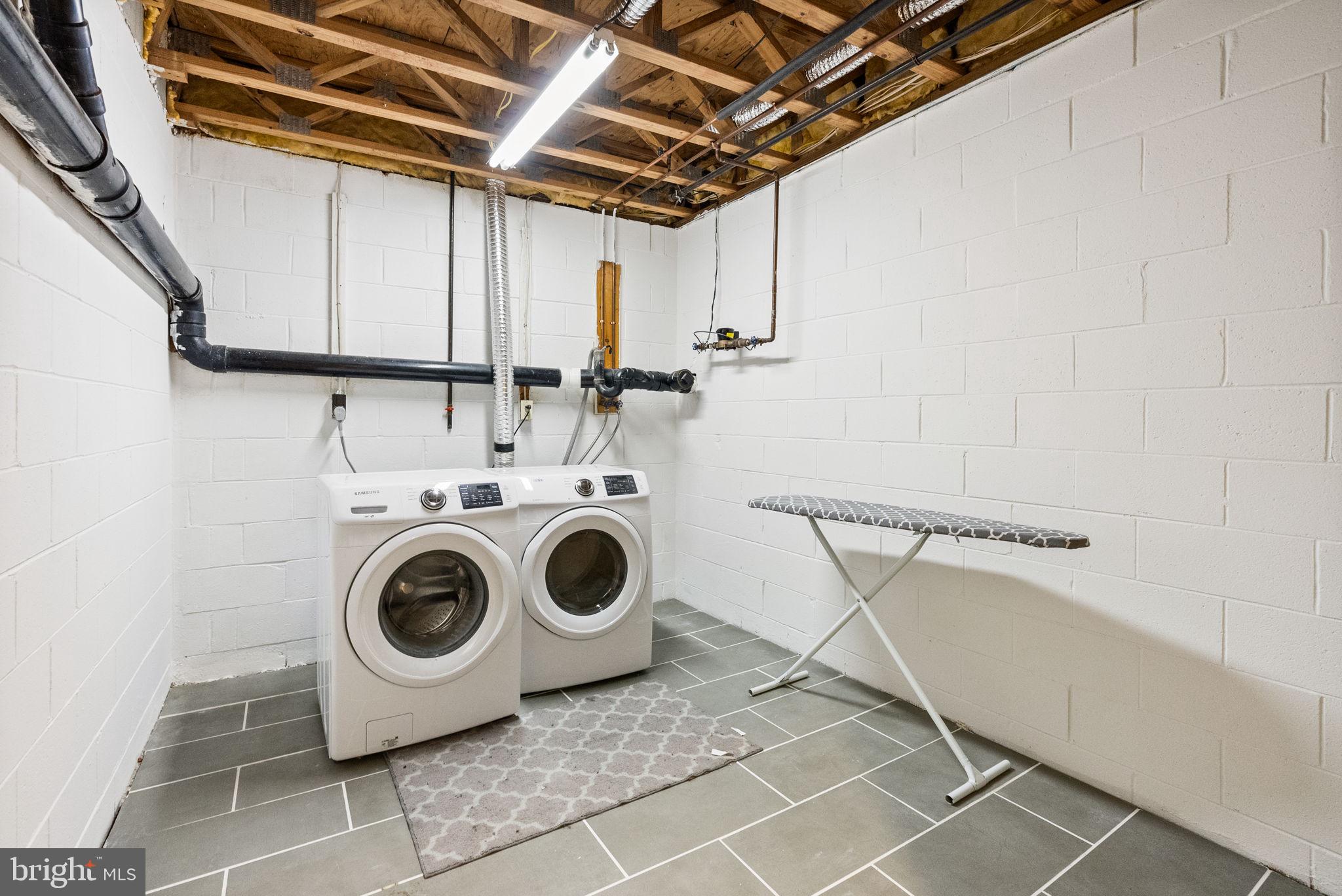 HAMILTON CT - Residential