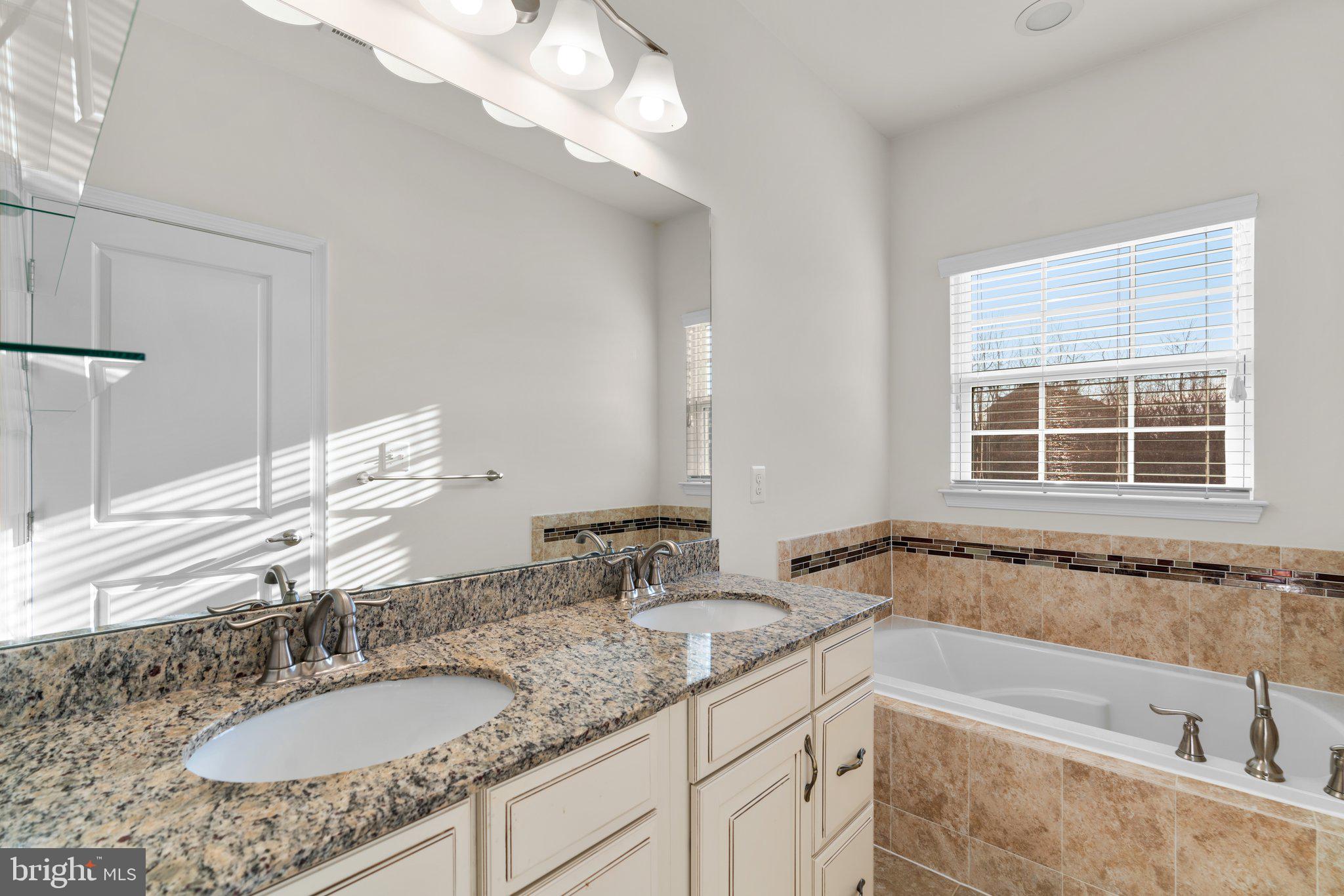 HOWARD SQUARE - Residential