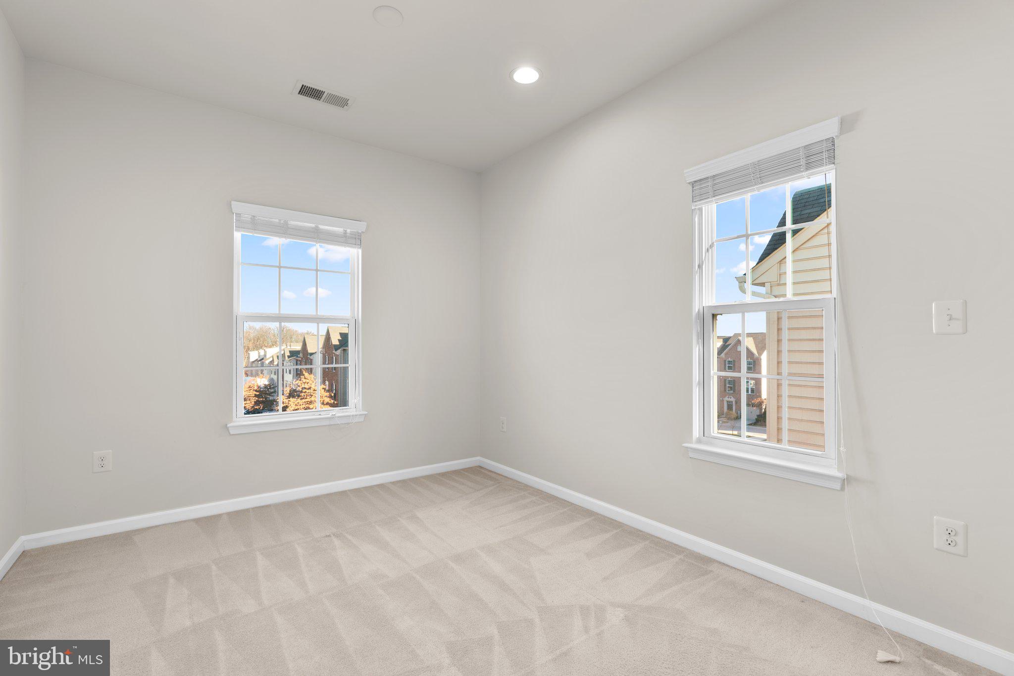 HOWARD SQUARE - Residential