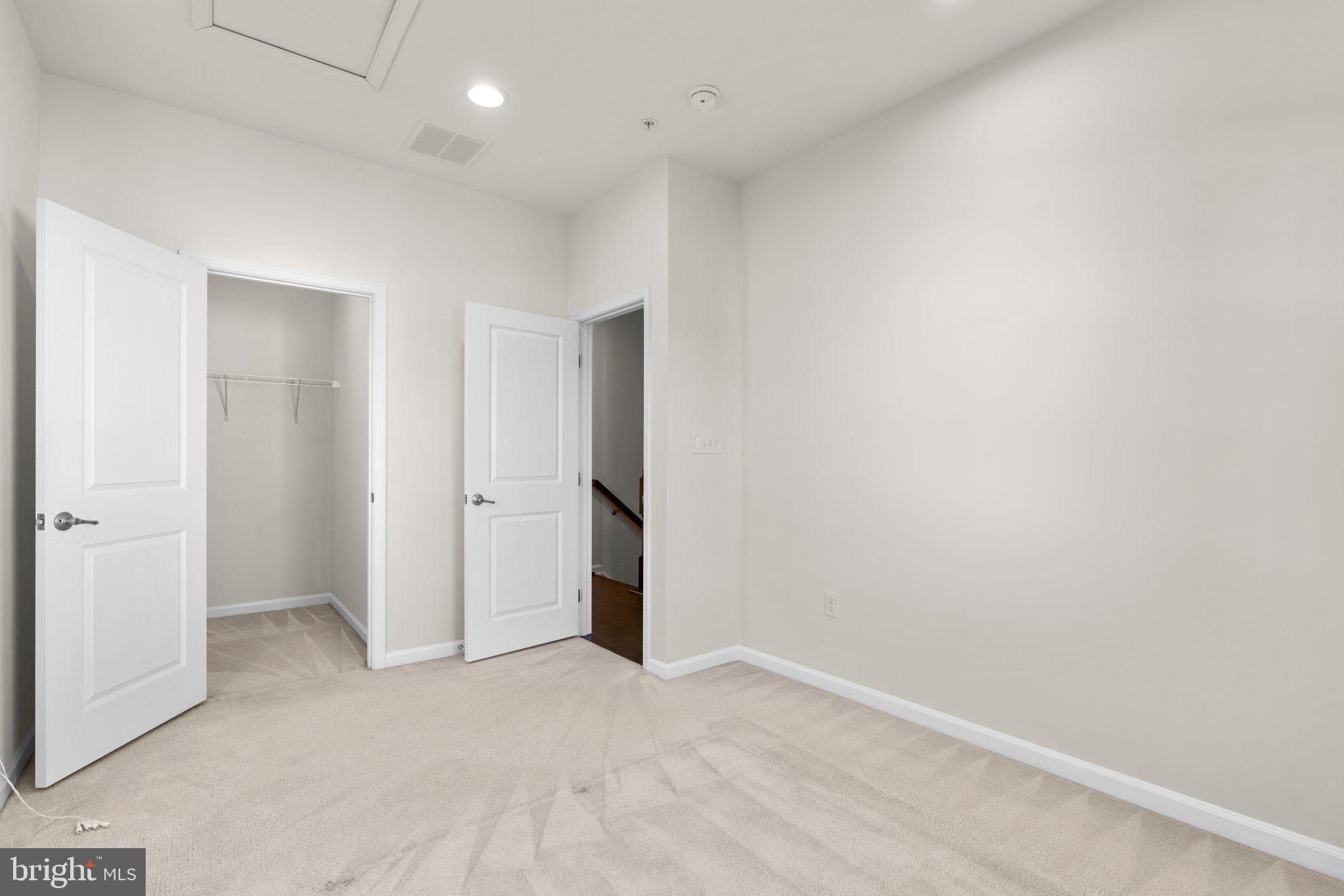 HOWARD SQUARE - Residential