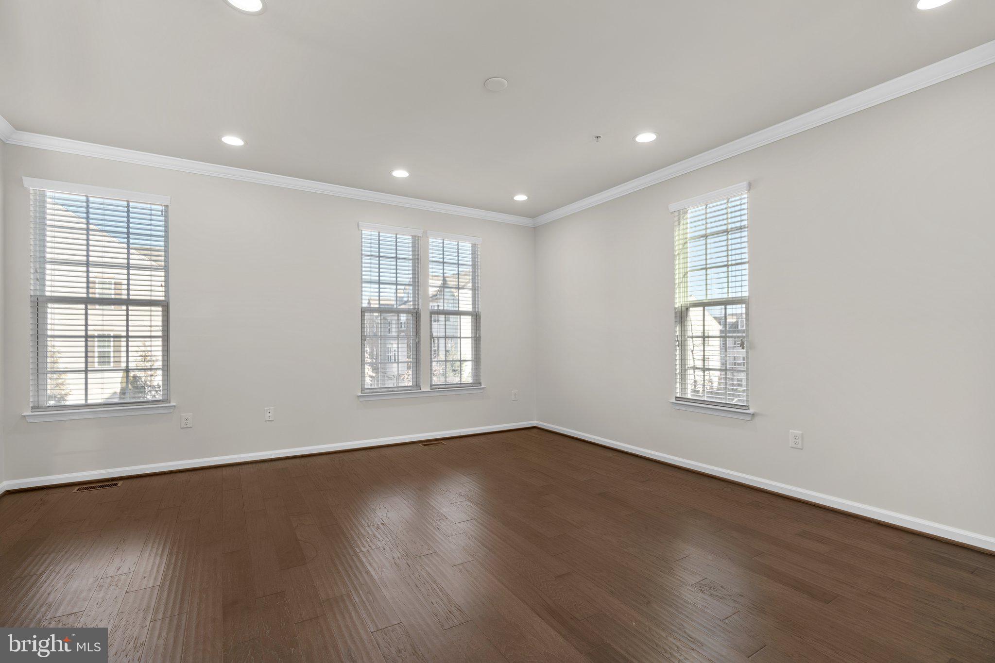 HOWARD SQUARE - Residential