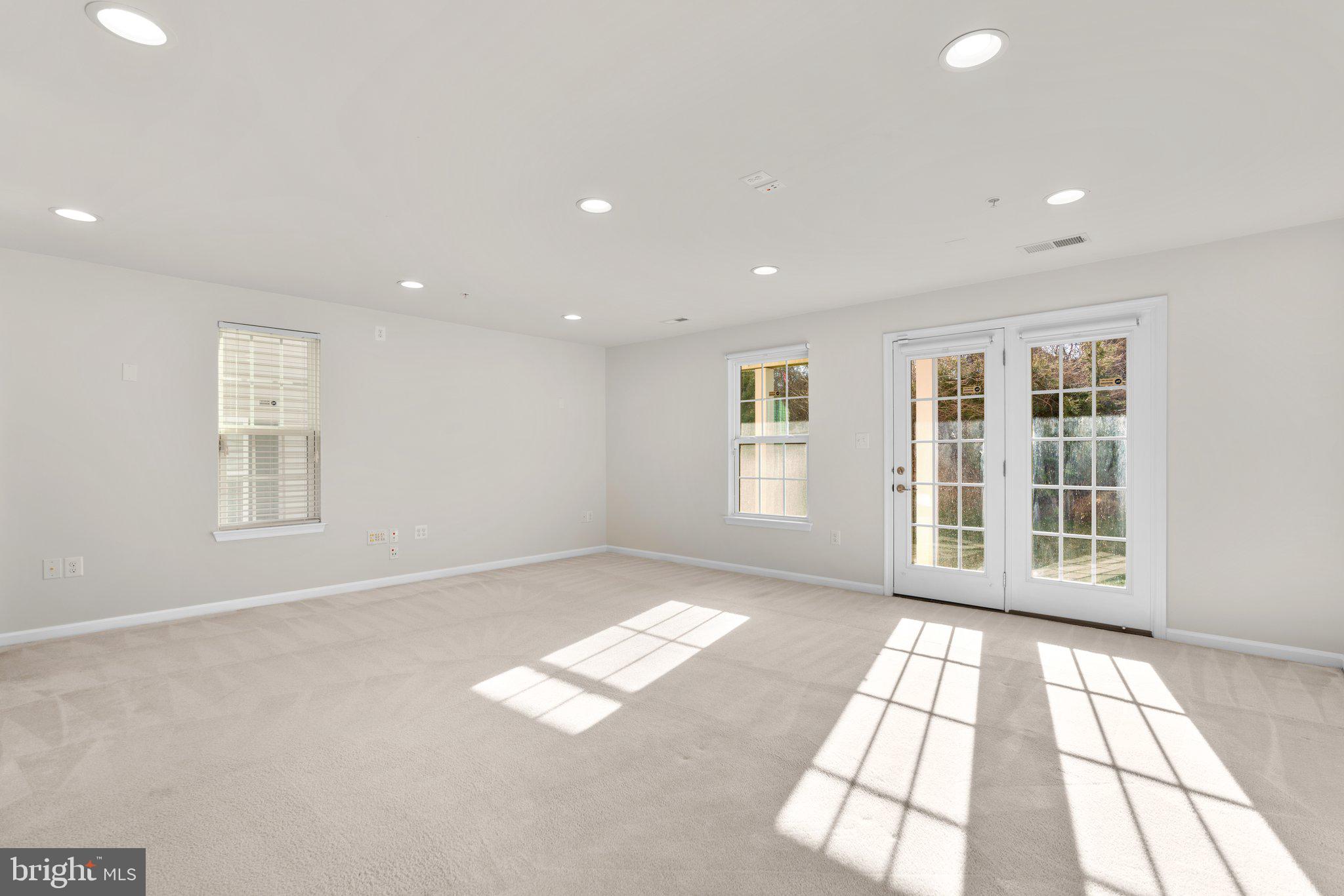 HOWARD SQUARE - Residential