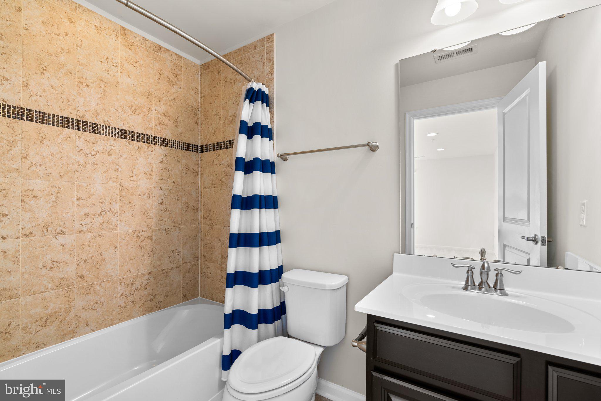 HOWARD SQUARE - Residential