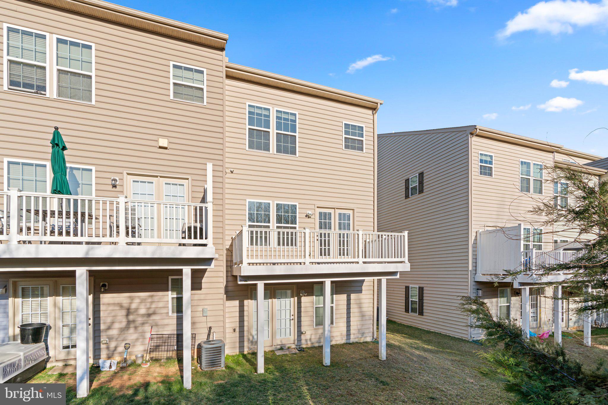 HOWARD SQUARE - Residential