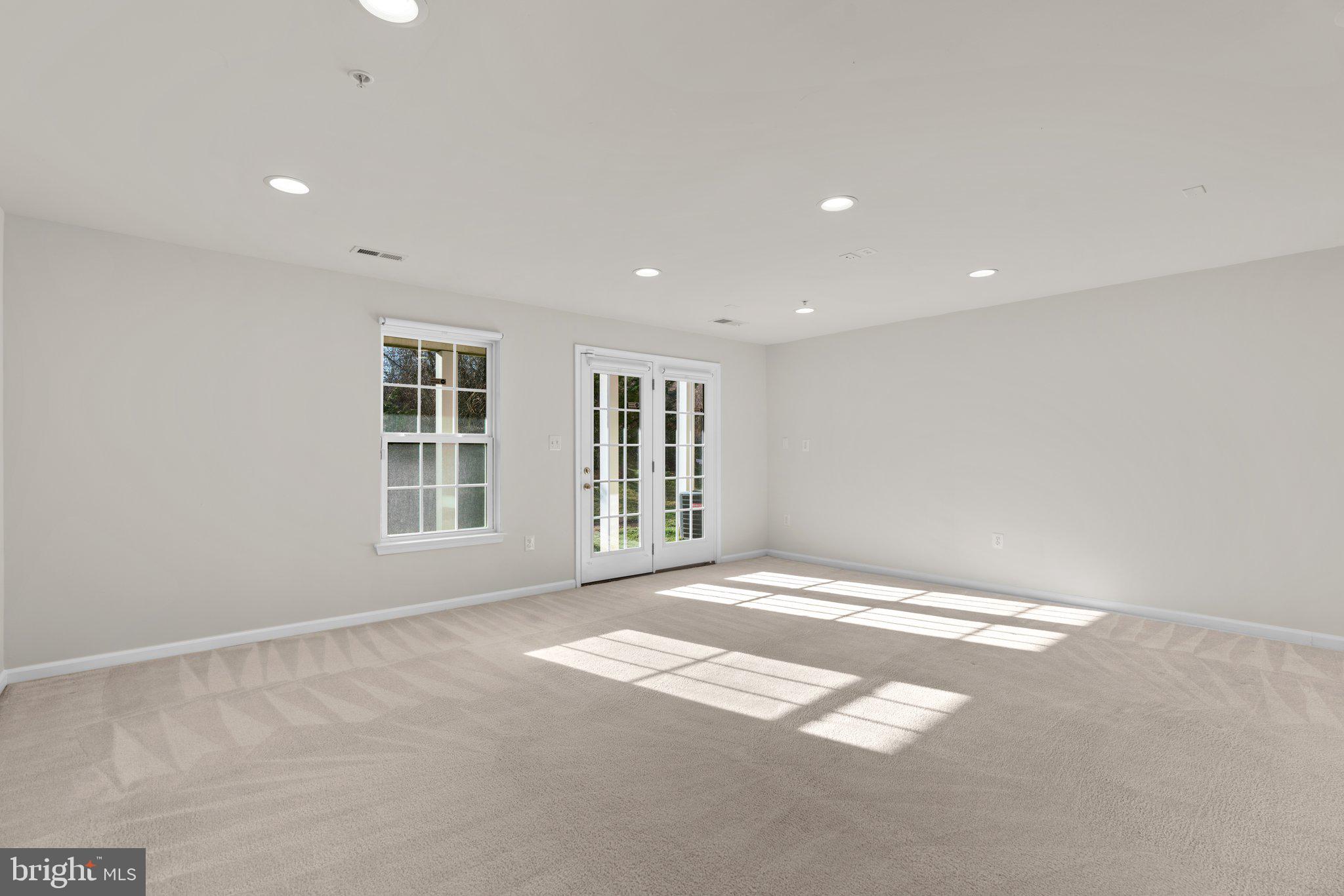 HOWARD SQUARE - Residential