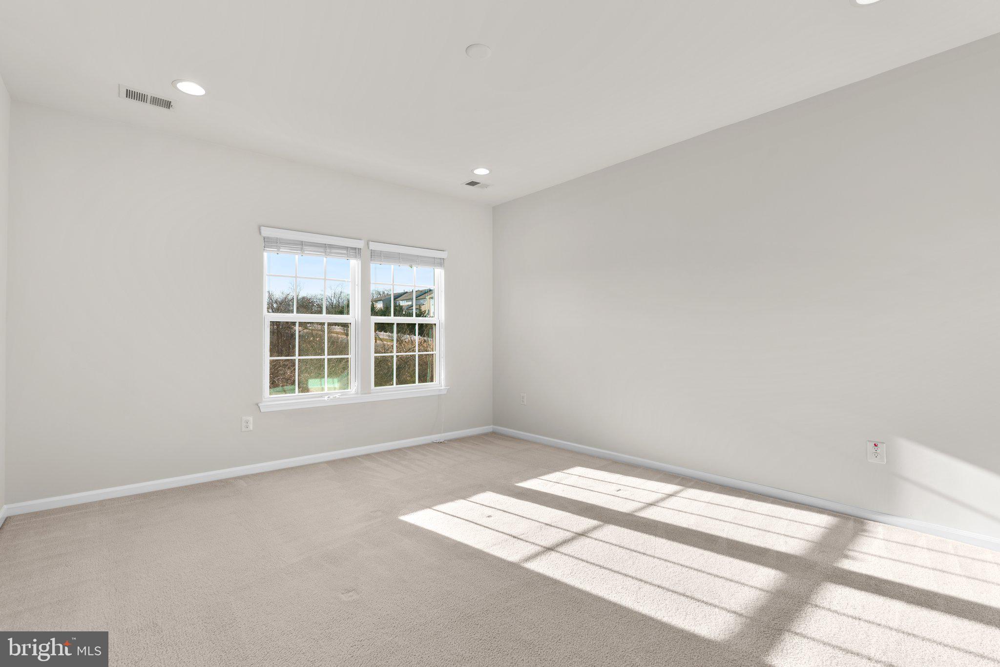 HOWARD SQUARE - Residential