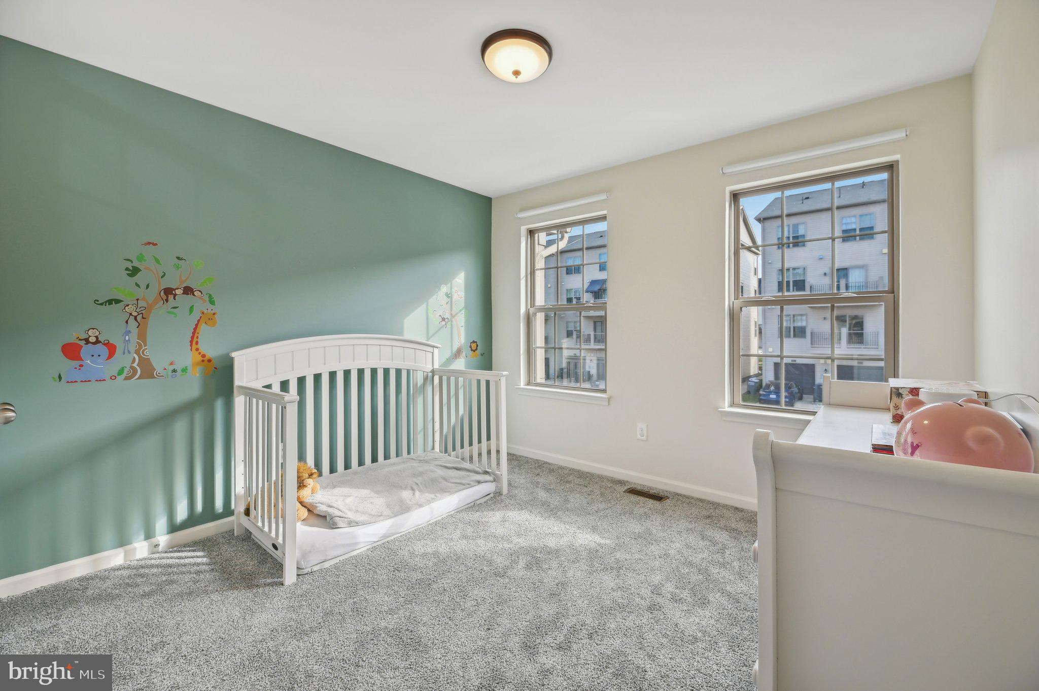 HAMPTON SQUARE CONDOMINIUMS - Residential