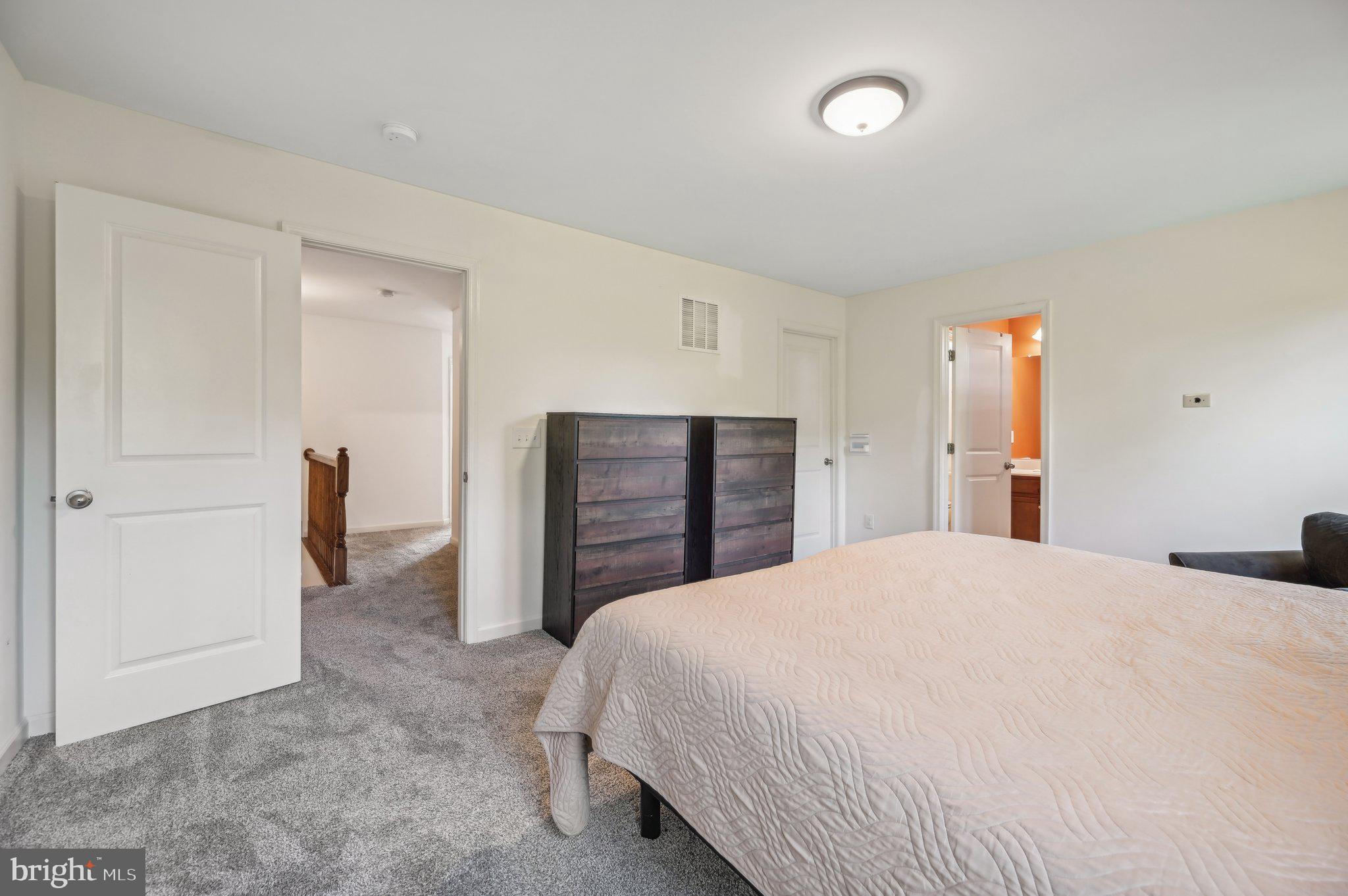 HAMPTON SQUARE CONDOMINIUMS - Residential