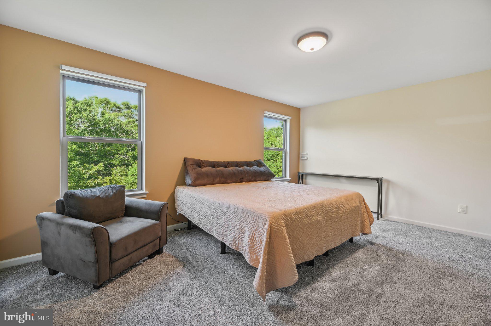 HAMPTON SQUARE CONDOMINIUMS - Residential