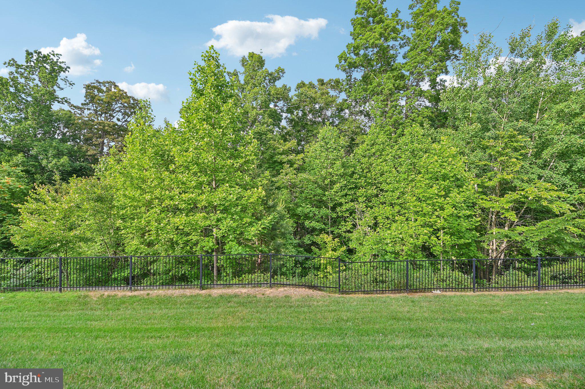 HAMPTON SQUARE CONDOMINIUMS - Residential