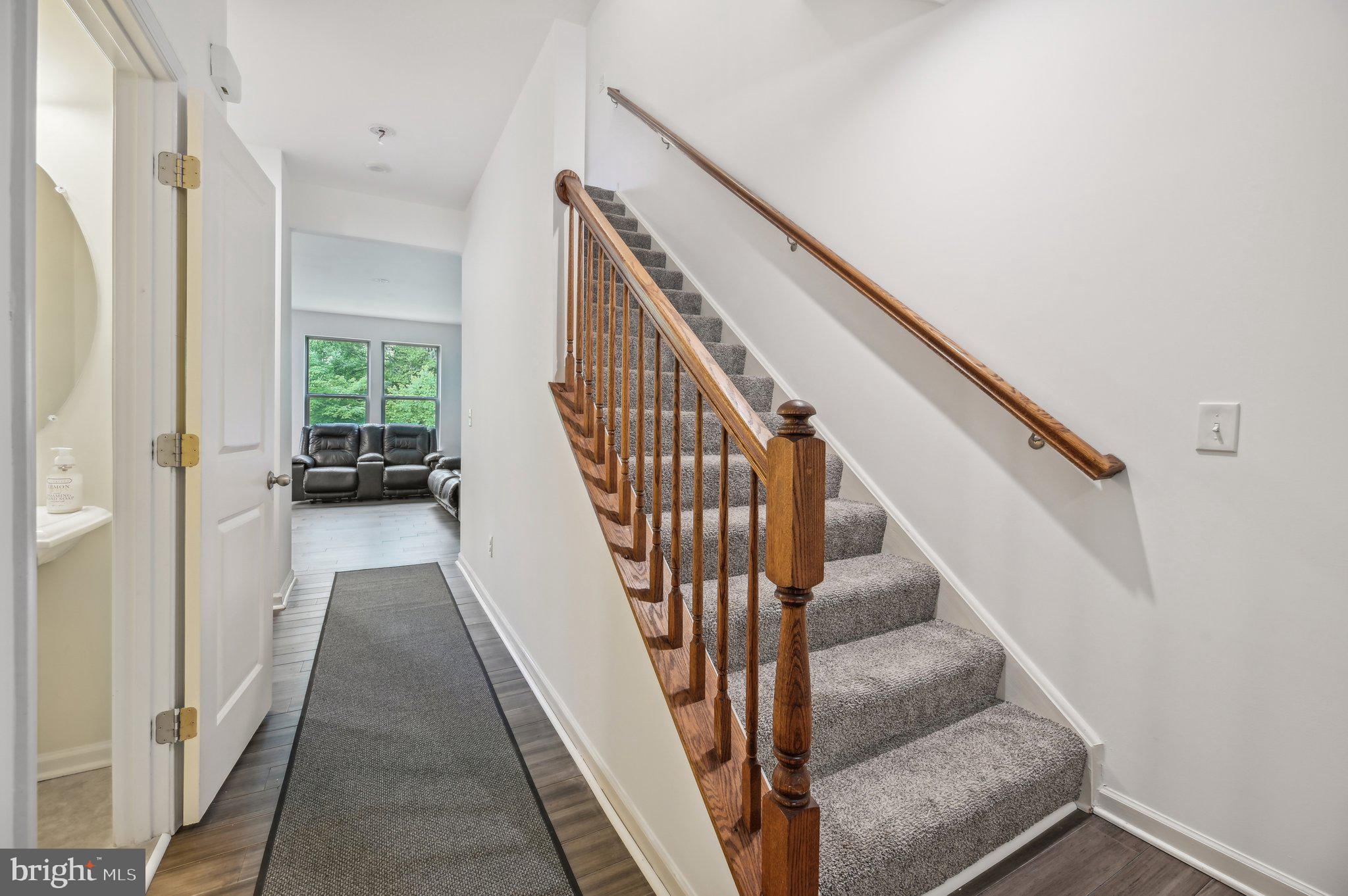 HAMPTON SQUARE CONDOMINIUMS - Residential