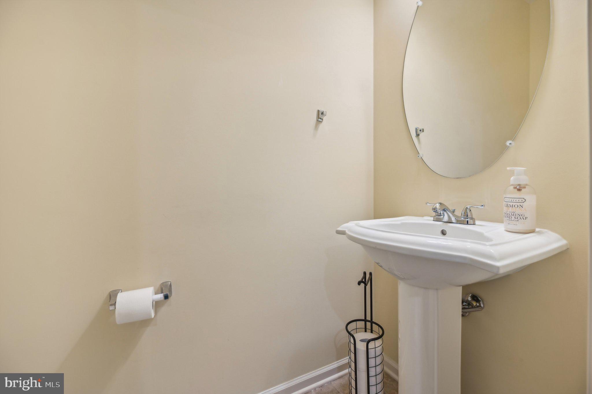 HAMPTON SQUARE CONDOMINIUMS - Residential