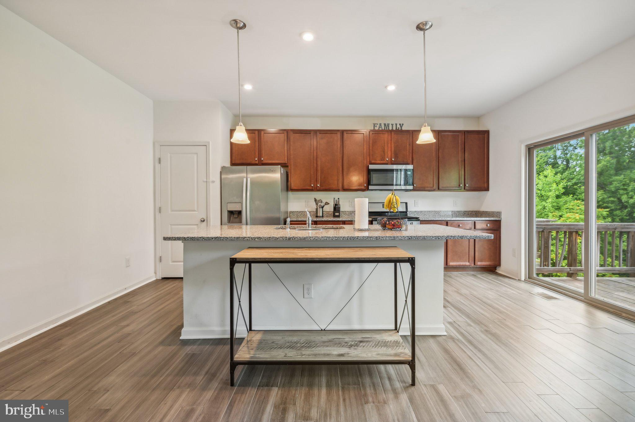 HAMPTON SQUARE CONDOMINIUMS - Residential