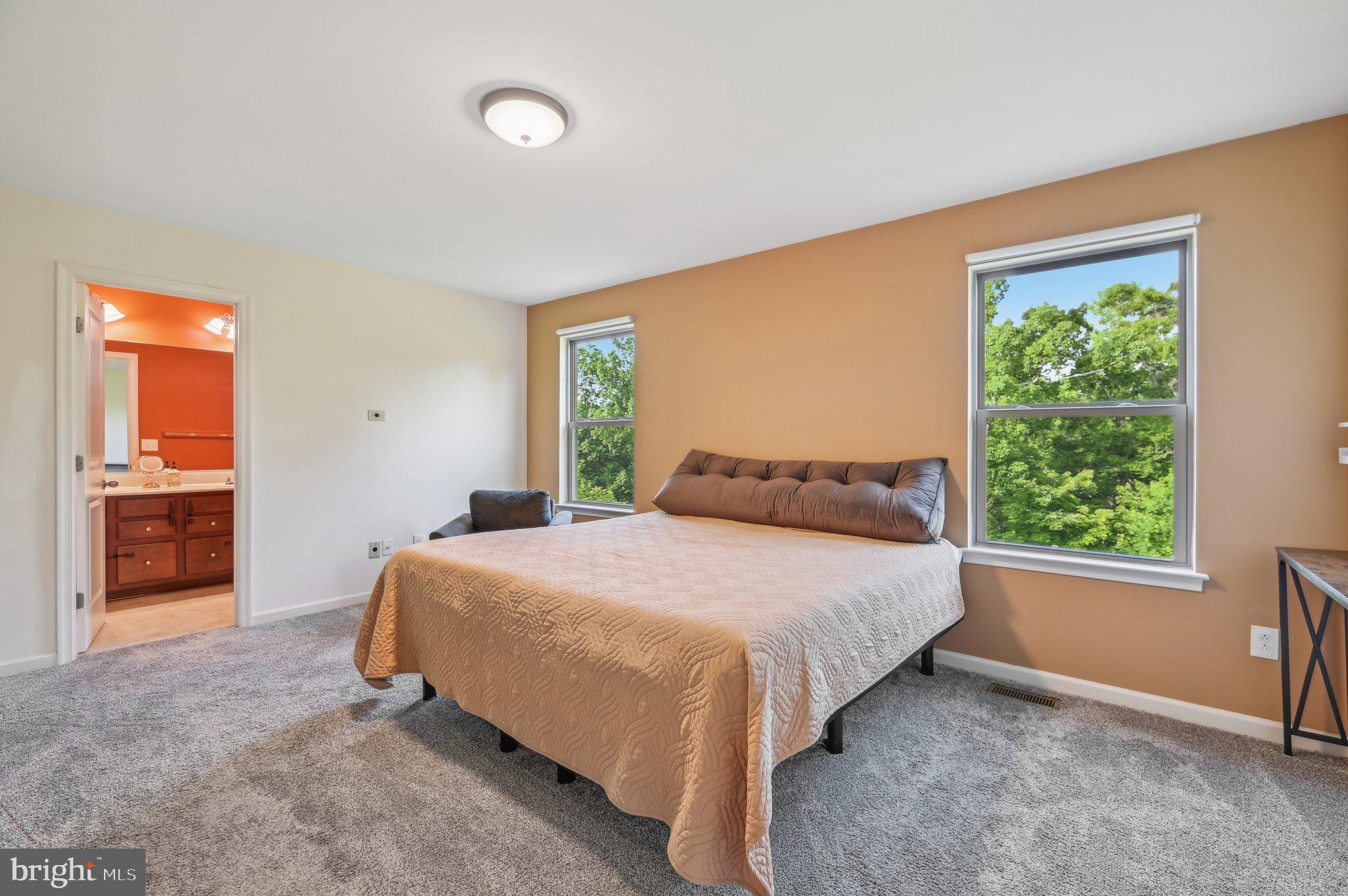 HAMPTON SQUARE CONDOMINIUMS - Residential