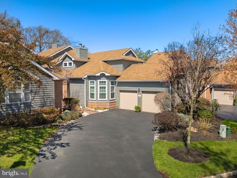 Photo of 22 Fairway Boulevard, MONROE TOWNSHIP, NJ 08831 (MLS # NJMX2011768)