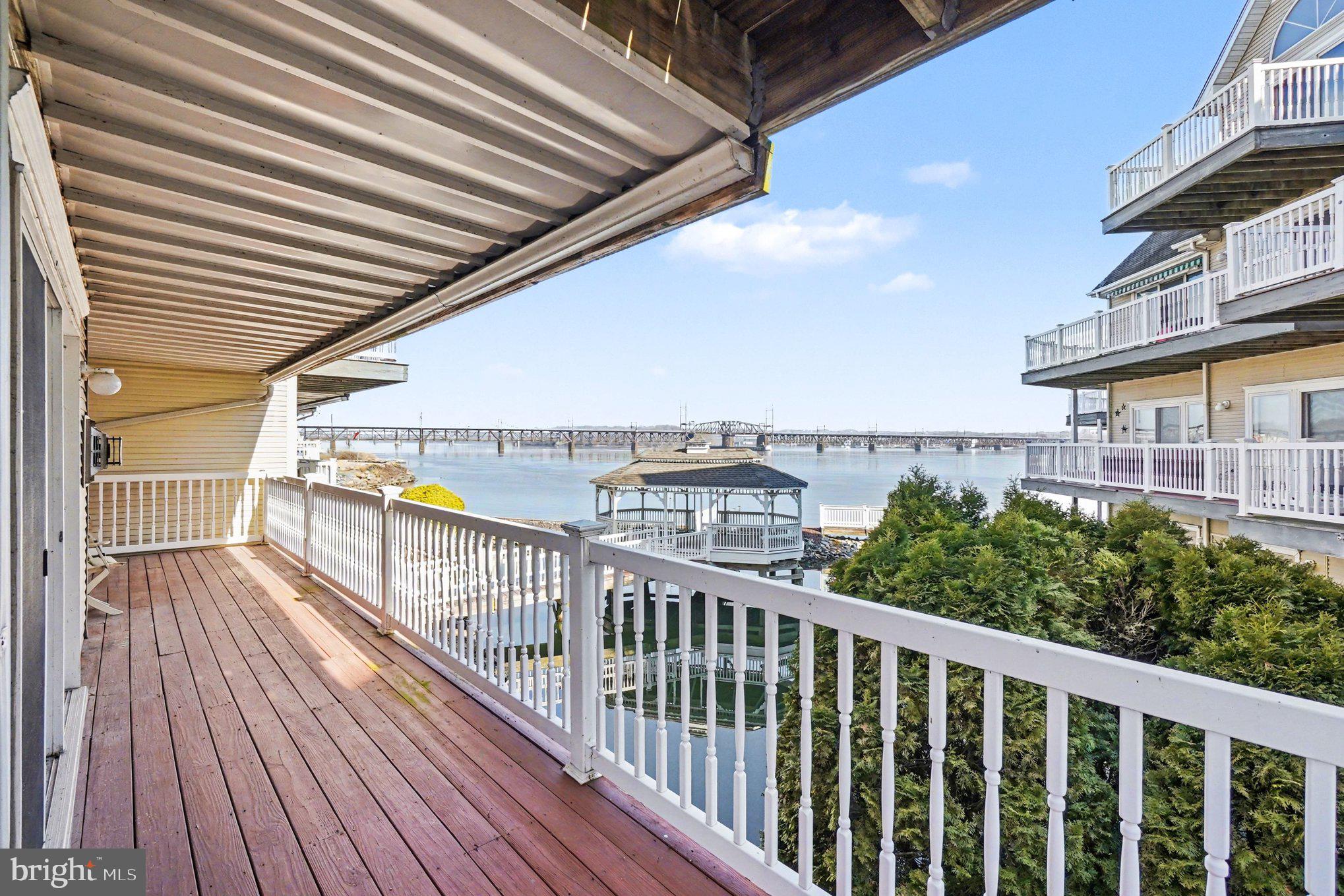 SENECA POINTE - Residential