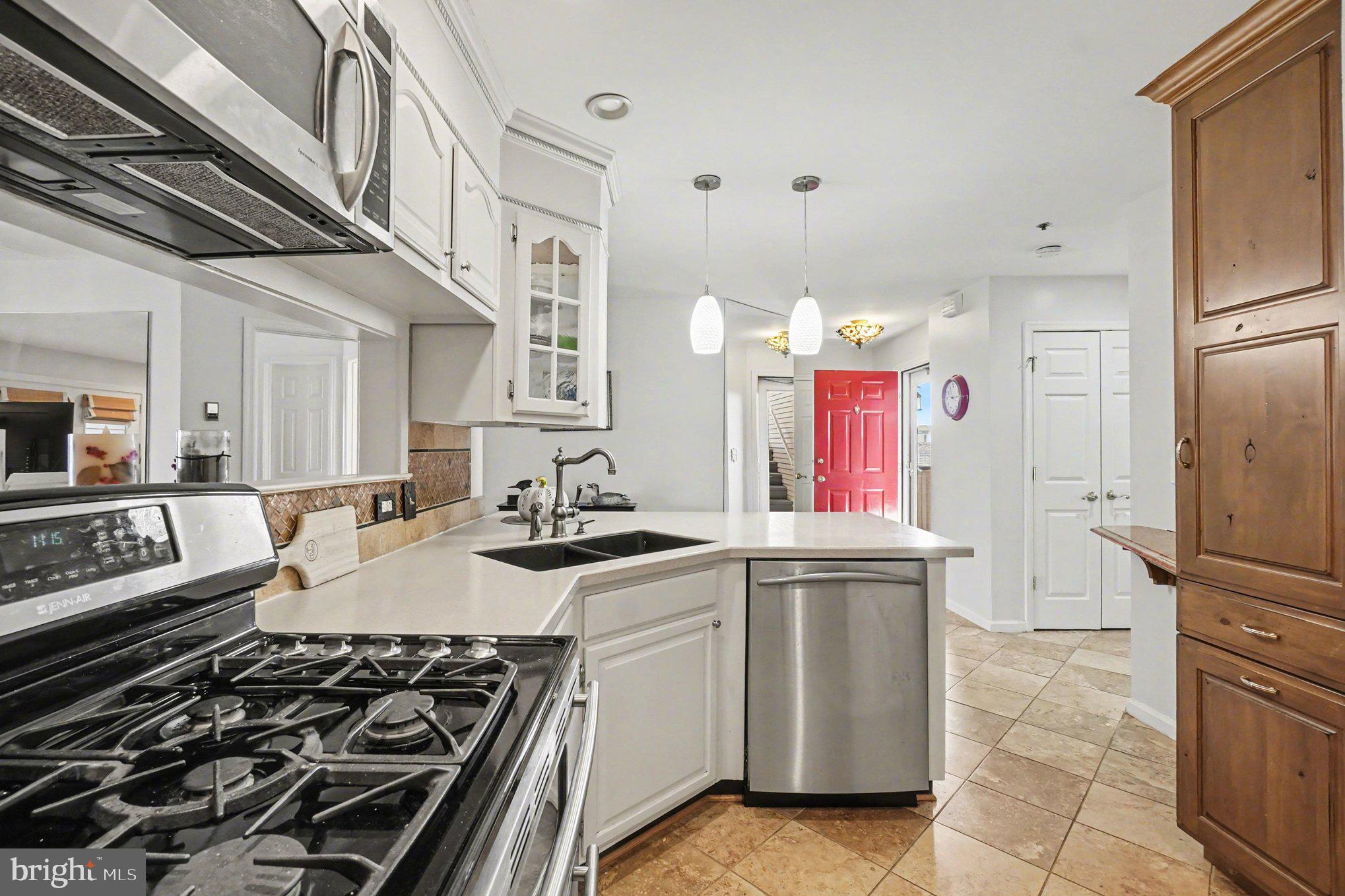 SENECA POINTE - Residential