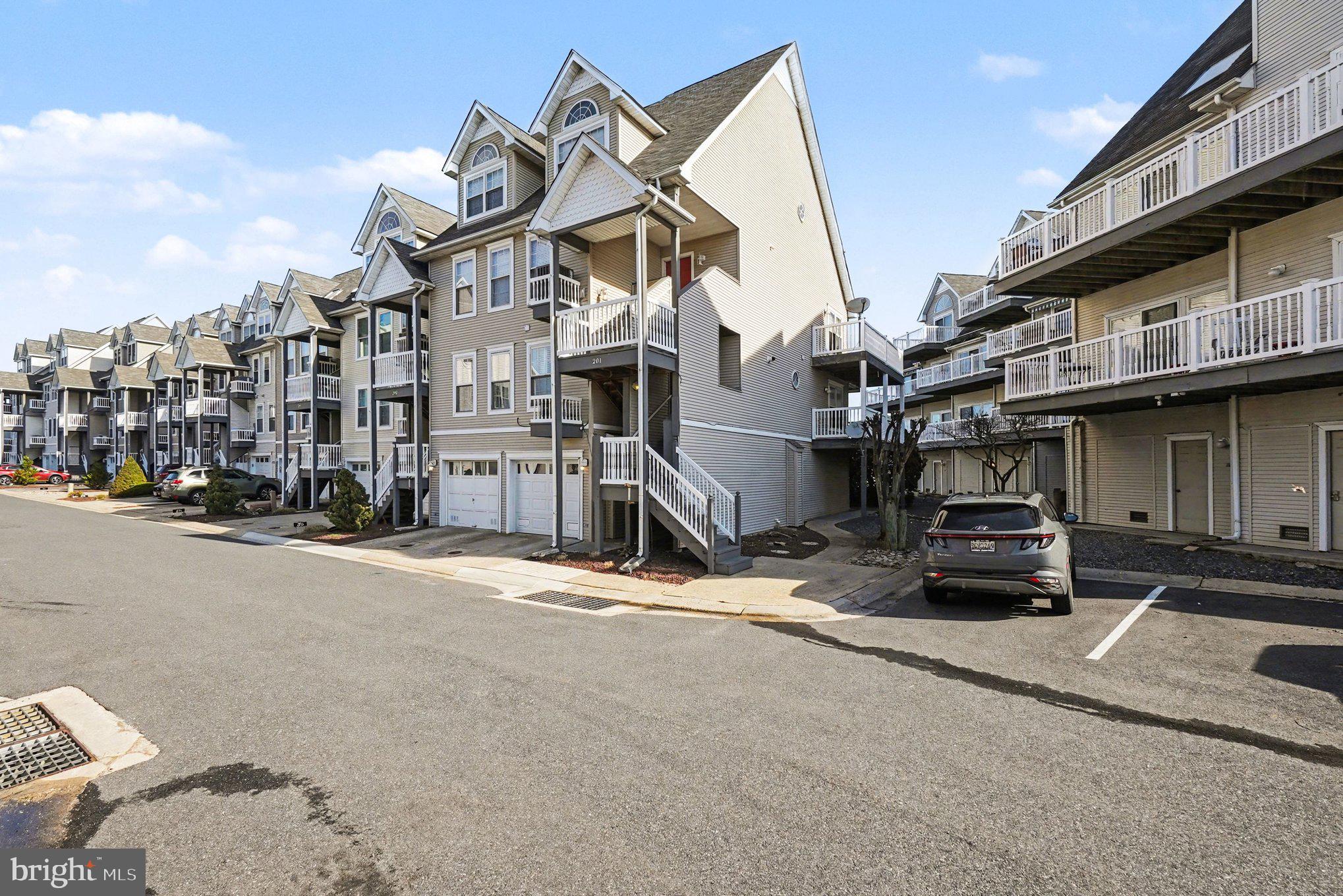 SENECA POINTE - Residential