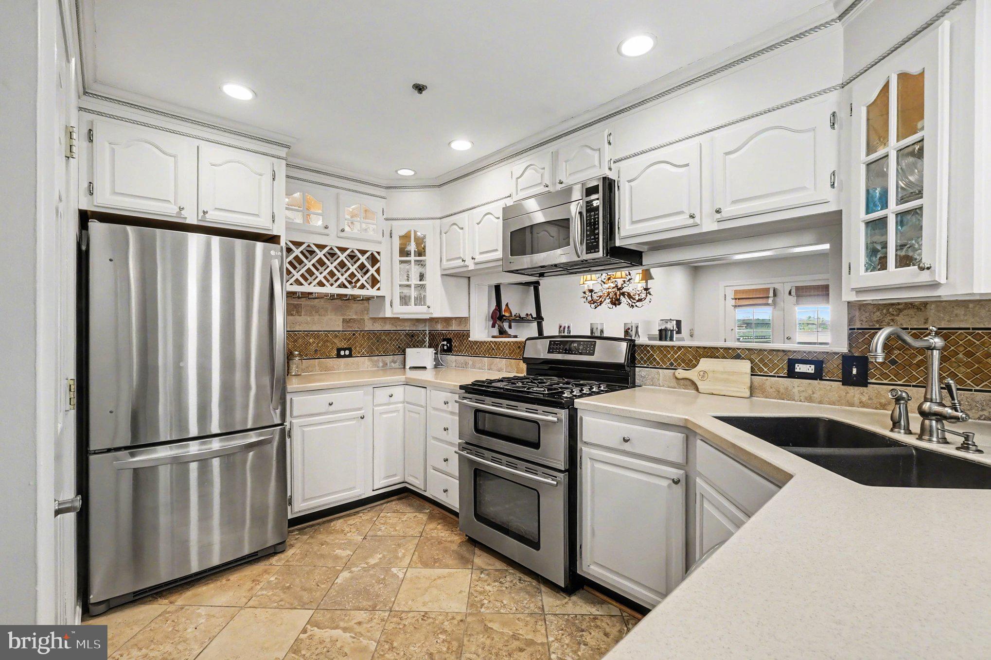 SENECA POINTE - Residential