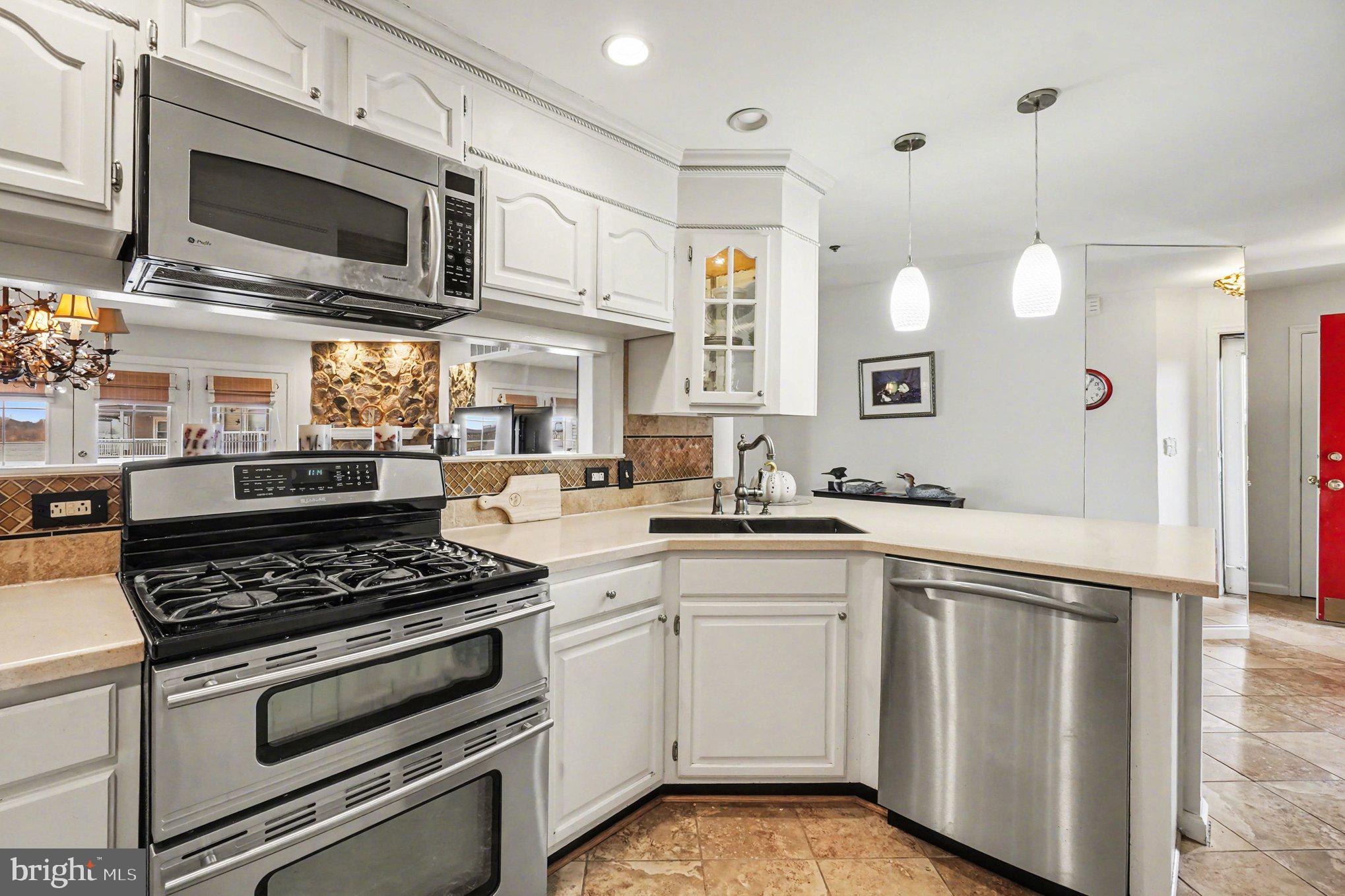 SENECA POINTE - Residential