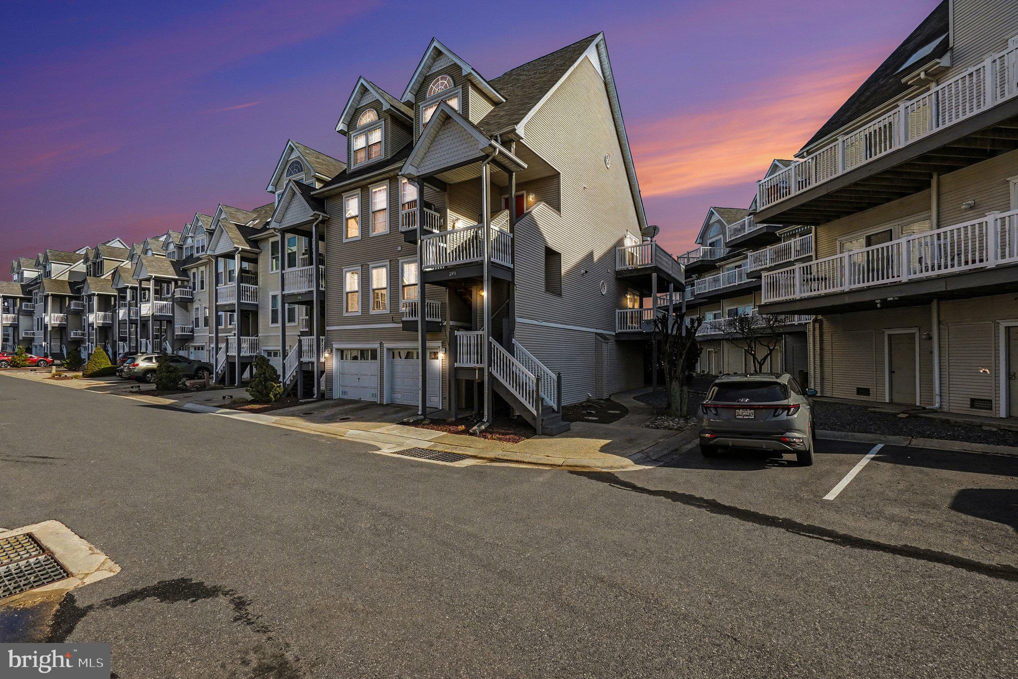 SENECA POINTE - Residential