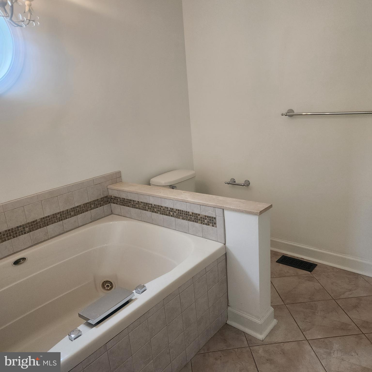 SENECA POINTE - Residential