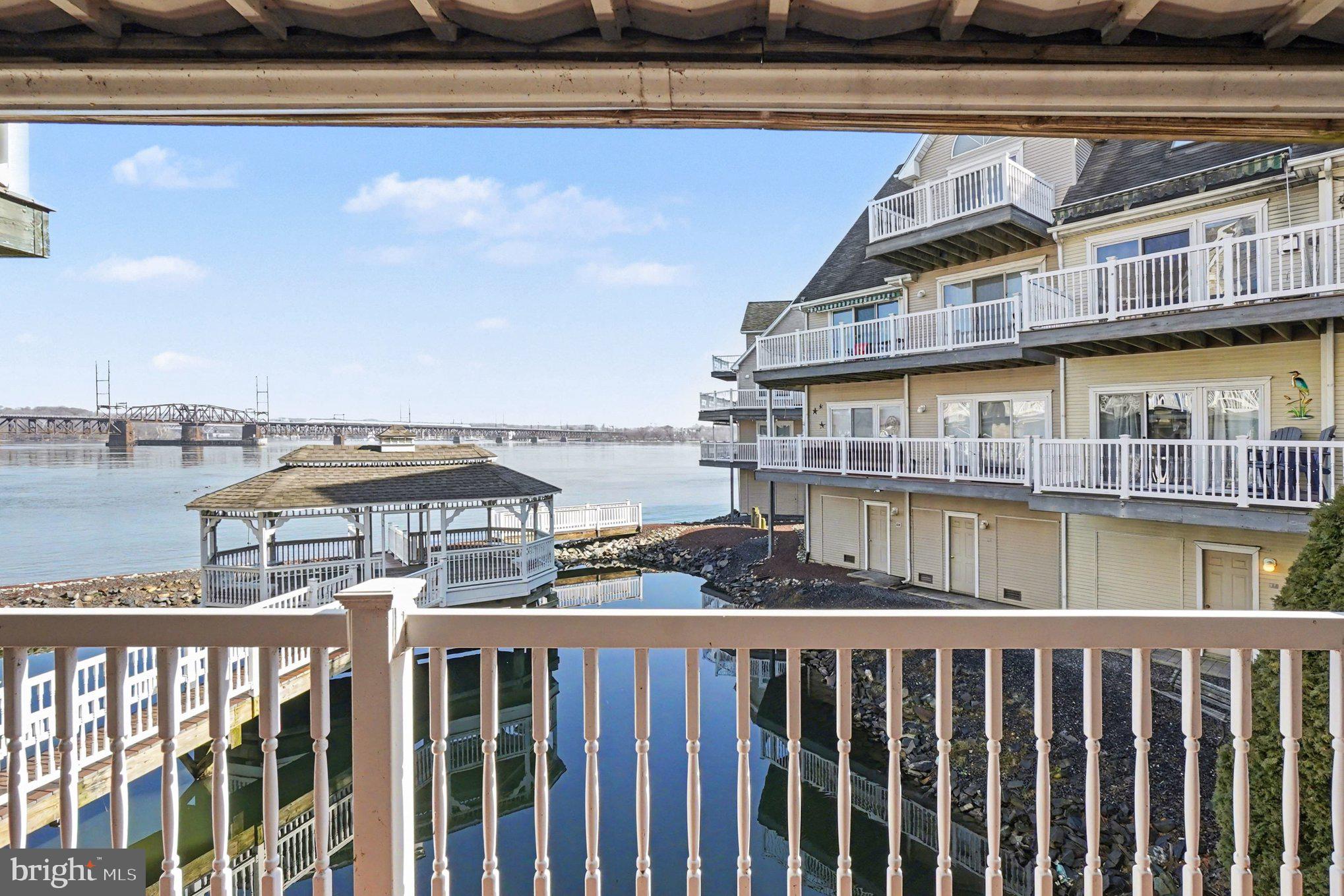 SENECA POINTE - Residential