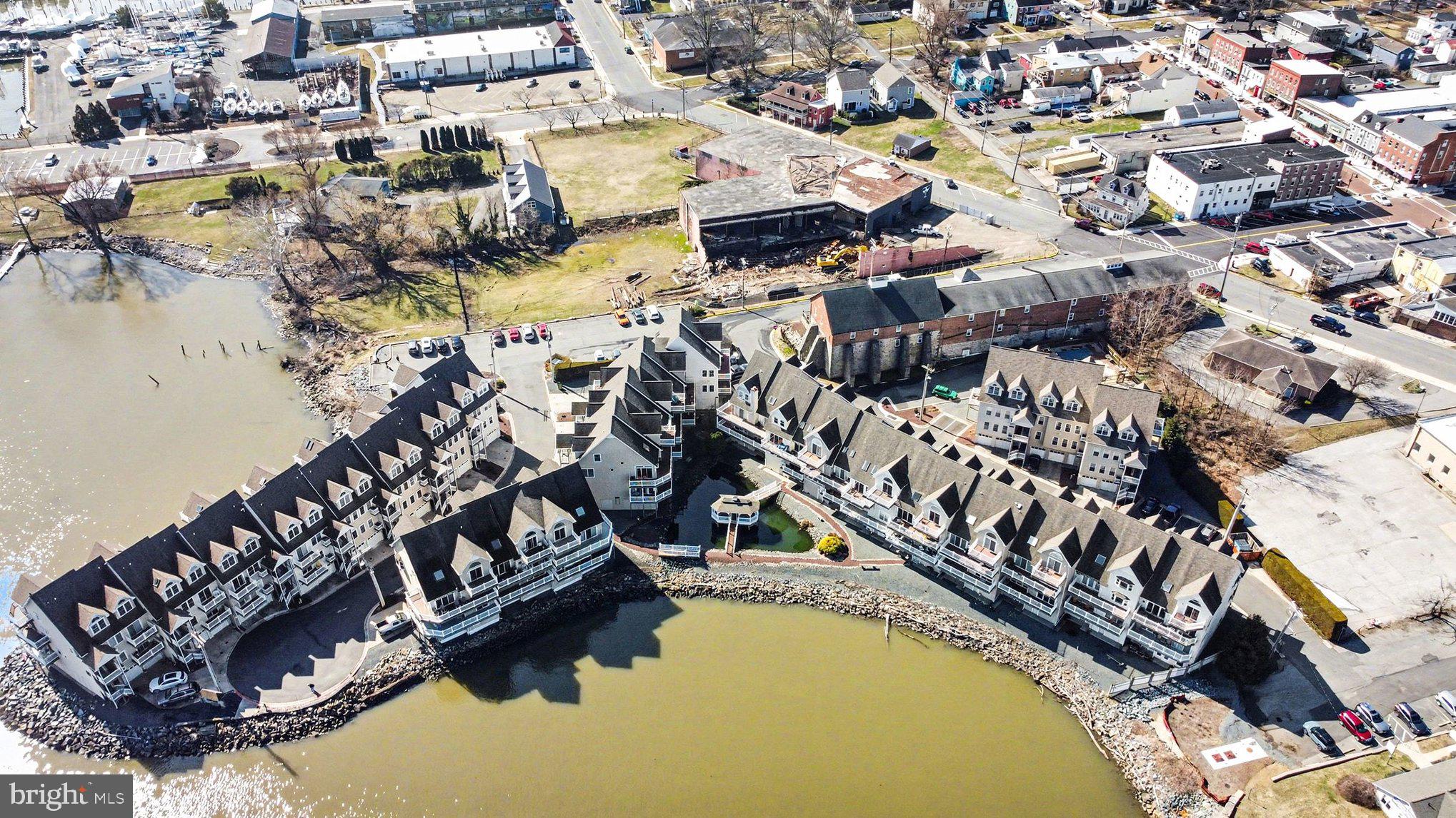 SENECA POINTE - Residential