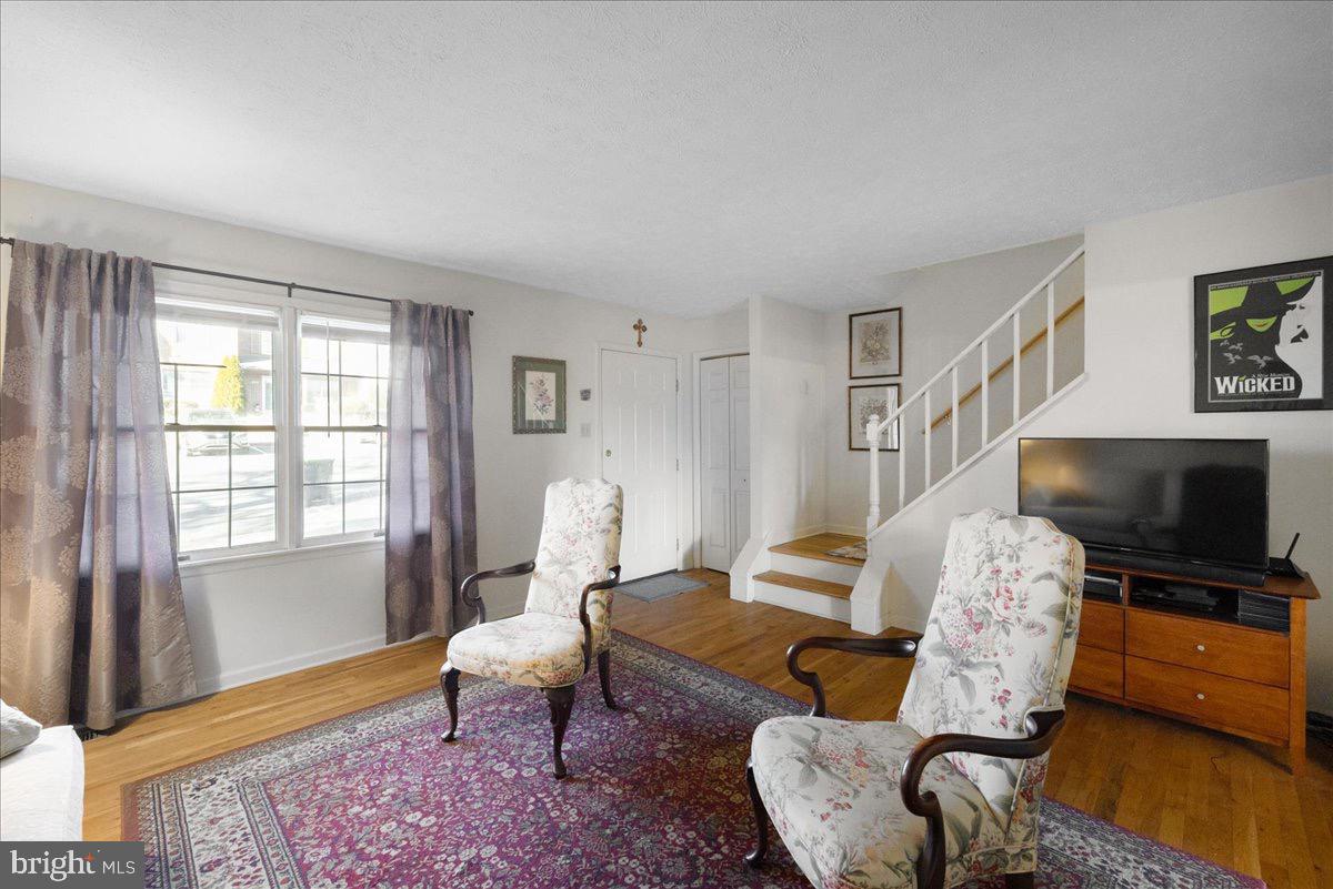 TUDOR SQUARE - Residential