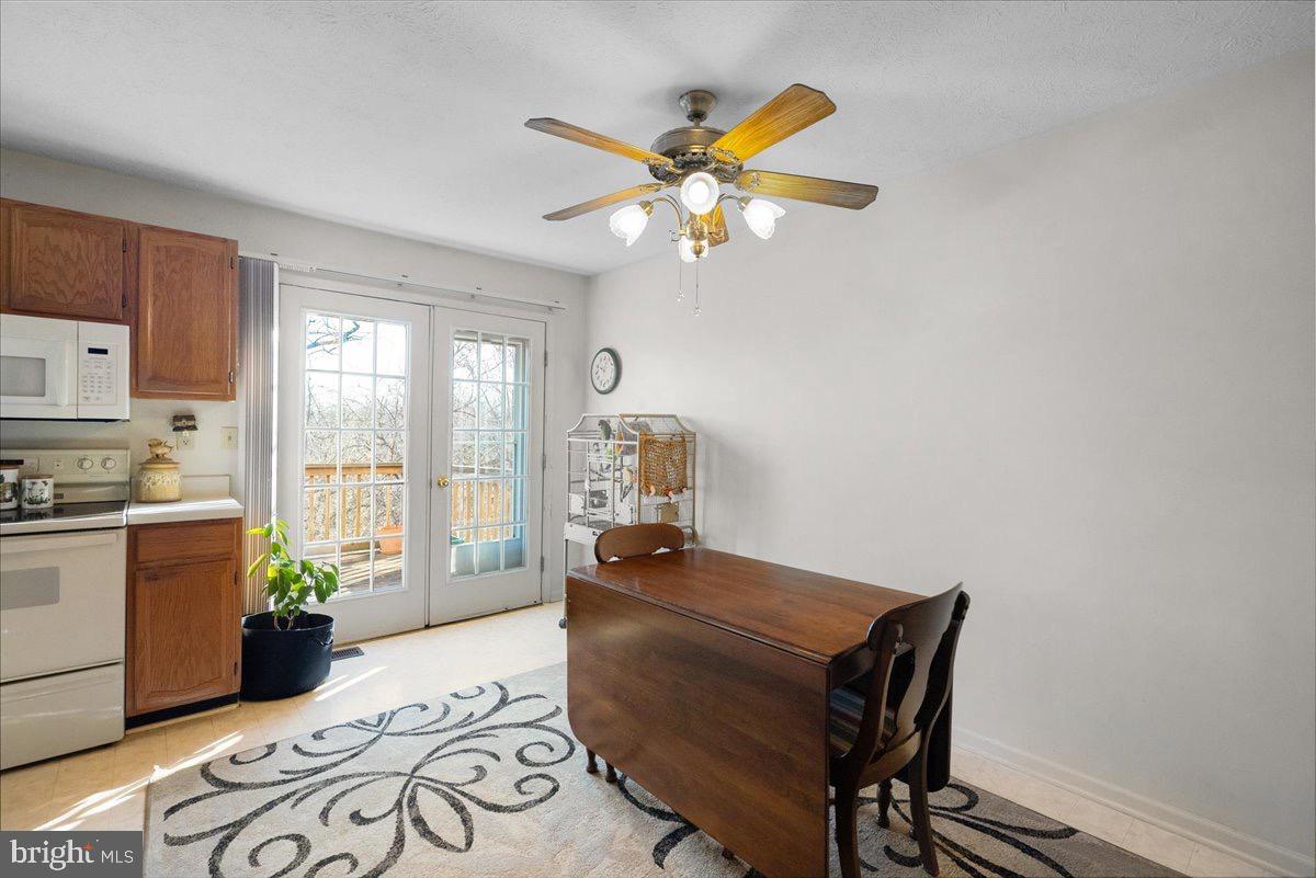 TUDOR SQUARE - Residential