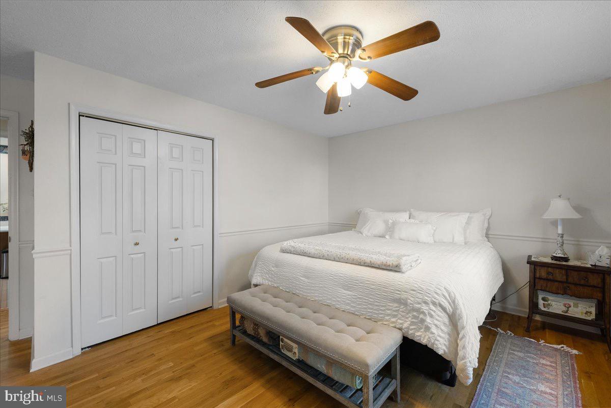 TUDOR SQUARE - Residential