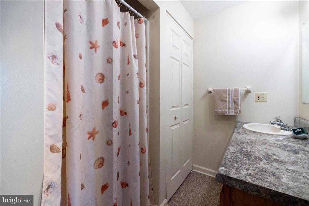 TUDOR SQUARE - Residential