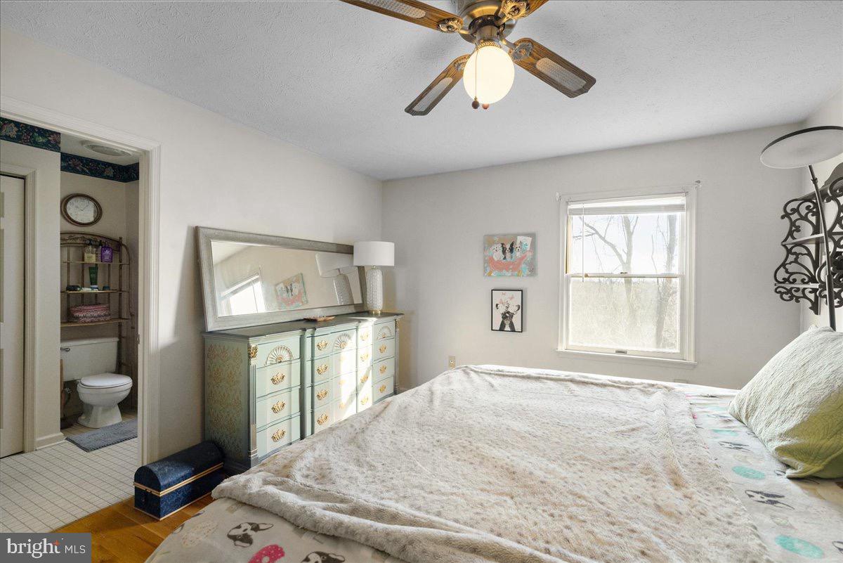 TUDOR SQUARE - Residential