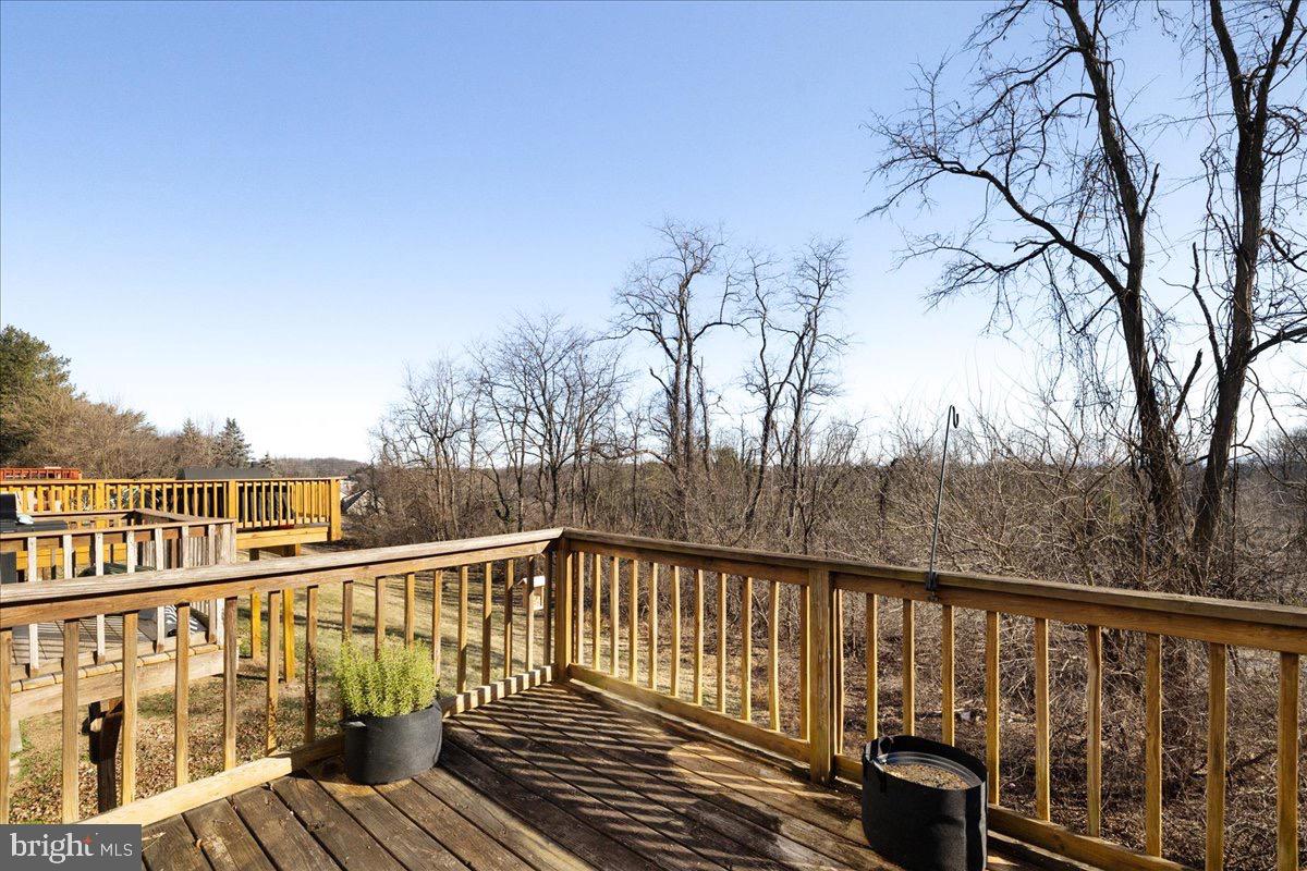 TUDOR SQUARE - Residential