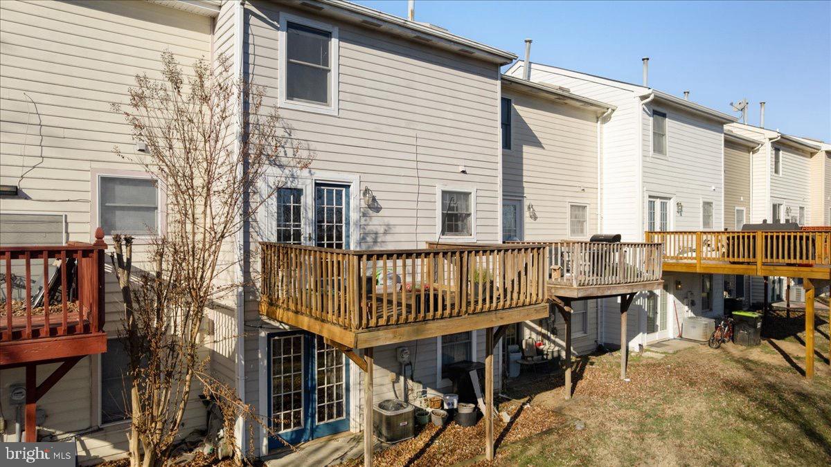 TUDOR SQUARE - Residential