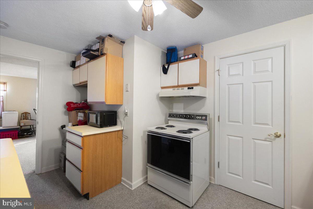 TUDOR SQUARE - Residential