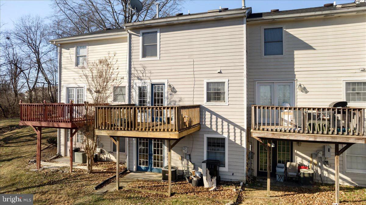 TUDOR SQUARE - Residential