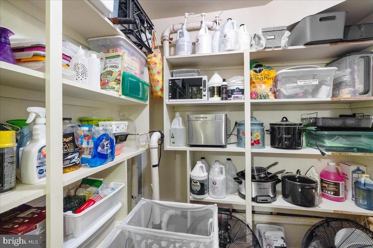 TUDOR SQUARE - Residential