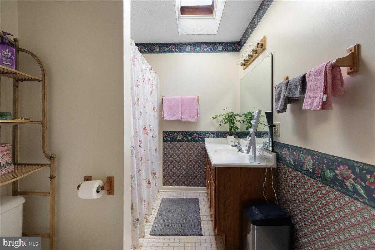 TUDOR SQUARE - Residential