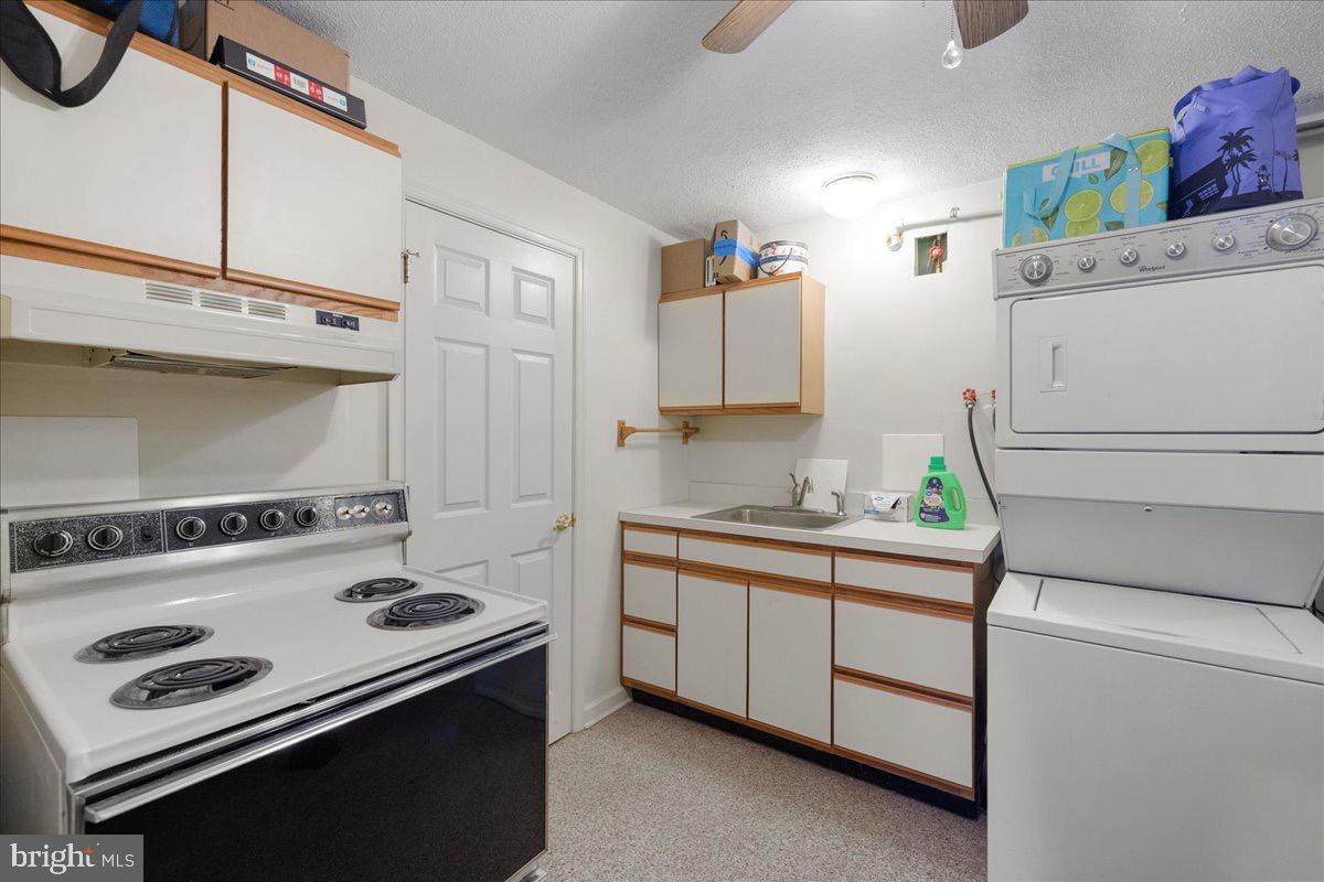 TUDOR SQUARE - Residential