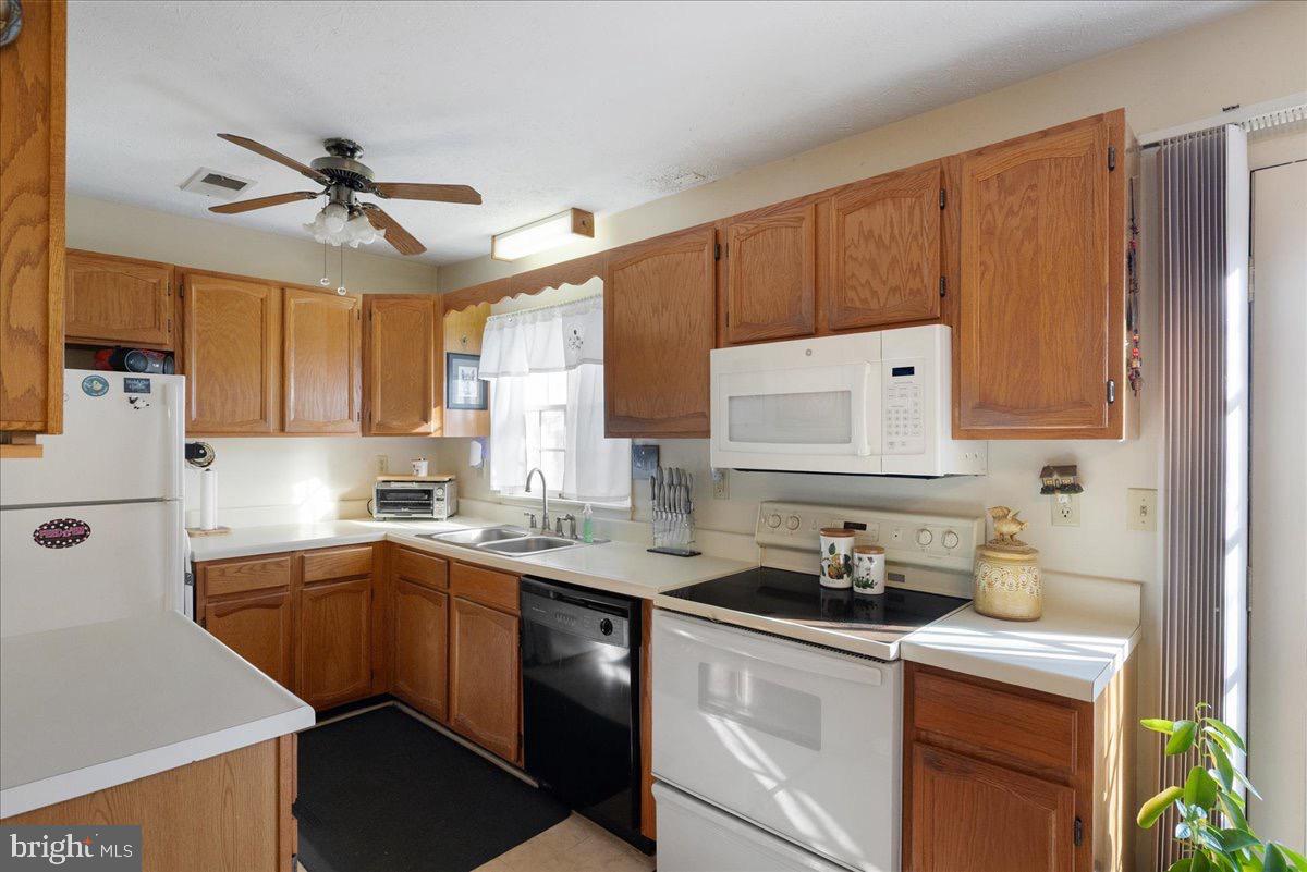 TUDOR SQUARE - Residential