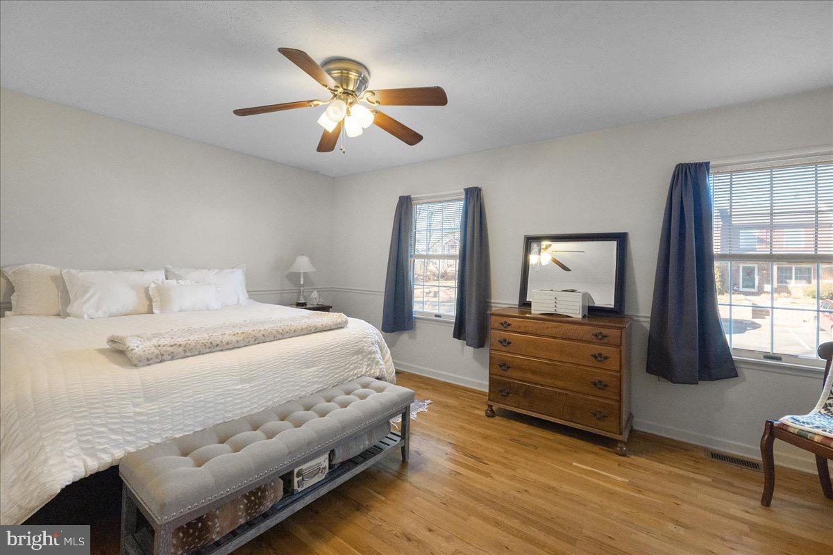 TUDOR SQUARE - Residential