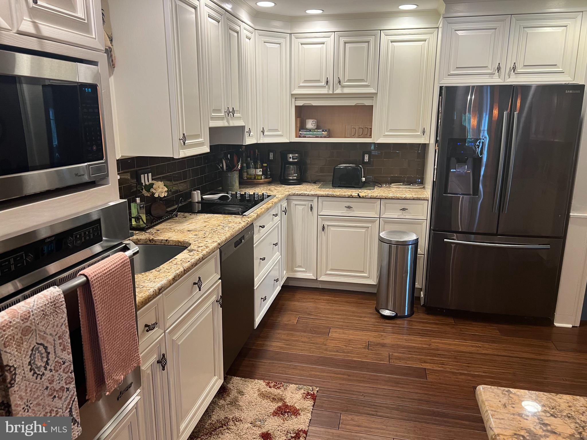 NEWTOWN SQ - Residential